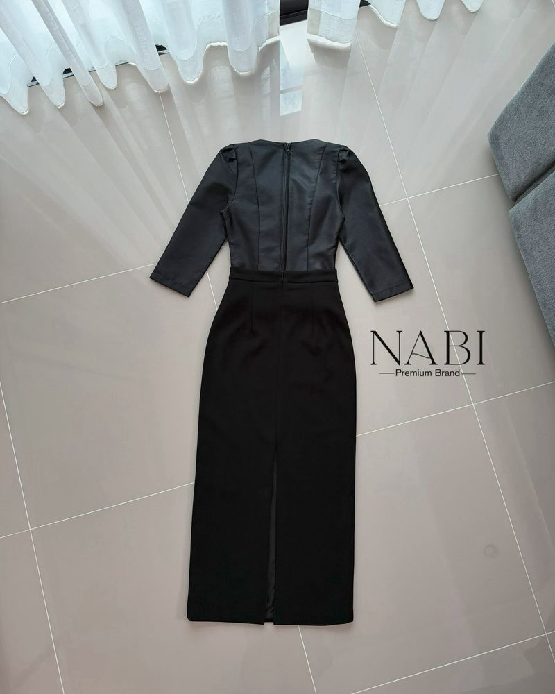 ชุดไทบเสื้อแขนสั้น 3ส่วน แต่งกระด้านหน้า มีฟองน้ำ ซับในเรียบร้อย งานซิบหลัง +เข็มกลัดเพชร + ผ้าถุงสีดำ ผ้านุ่มนวล ใส่ซับในเรียบร้อย ดีเทลผ่าด้านหลัง งานแต่งได้หมดเลยค่ะ ผ้าดี๊ดี ราคาสุดคุ้ม พลาดไม่ได้นะคะ🤍 #NABIBRAND #เสื้อผ้างานป้าย #นาบีแบรนด์ #