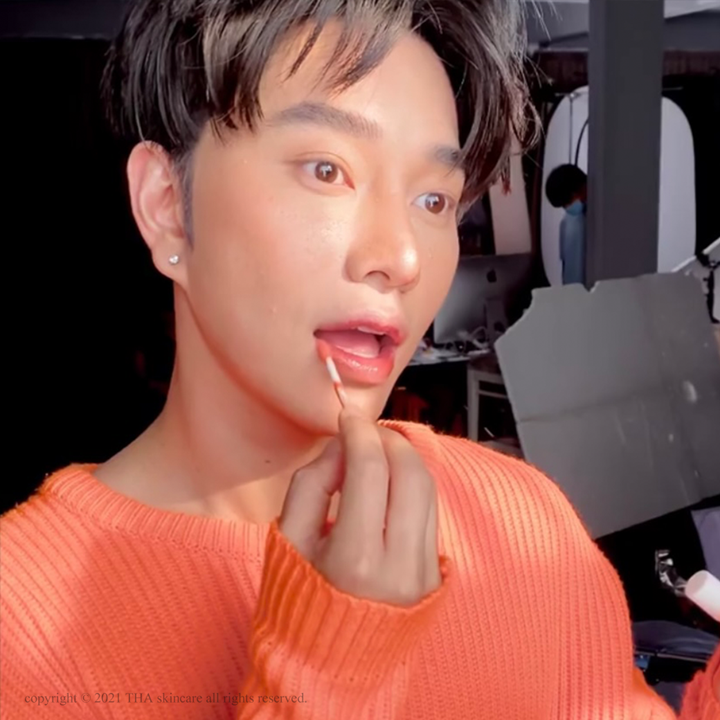 Tha By Nongchat คัลเลอร์แอนด์โกลว์ลิปทินท์แอนด์เซรั่ม ฑาบายน้องฉัตร 2ml+2ml