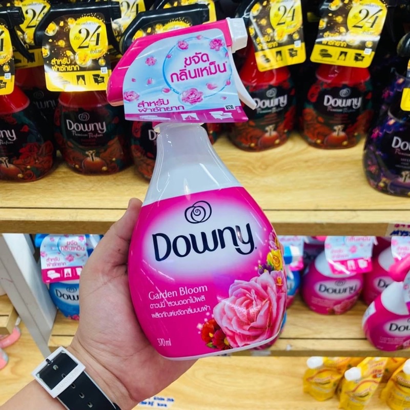 Downy ผลิตภัณฑ์ขจัดกลิ่นบนผ้า 370 ml สเปรย์ขจัดกลิ่นเหม็น สำหรับผ้าซักยาก
