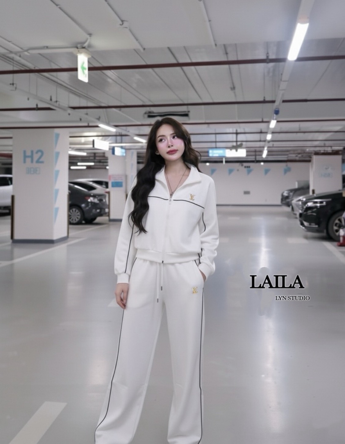 Tag: LAILA Detail:Setเสื้อสเวตเตอร์+กางเกง งานสเวตเตอร์แขนยาวผ้าวอล์มอย่างดีแต่งจั้มปลายแขน แต่งลายขีดขาดอกและช่วงอกกับหน้าขาแต่งปักโลโก้แบรนLVงานสวยมากค่า มาพร้อมกางเกงขายาวปลายขาแต่งปล่อยๆแต่งลายแถบมีเชือกผูกเอว ลุคนี้ใส่ได้ทุกโอกาสค่าาาา #ชุดเซ็ท #byla