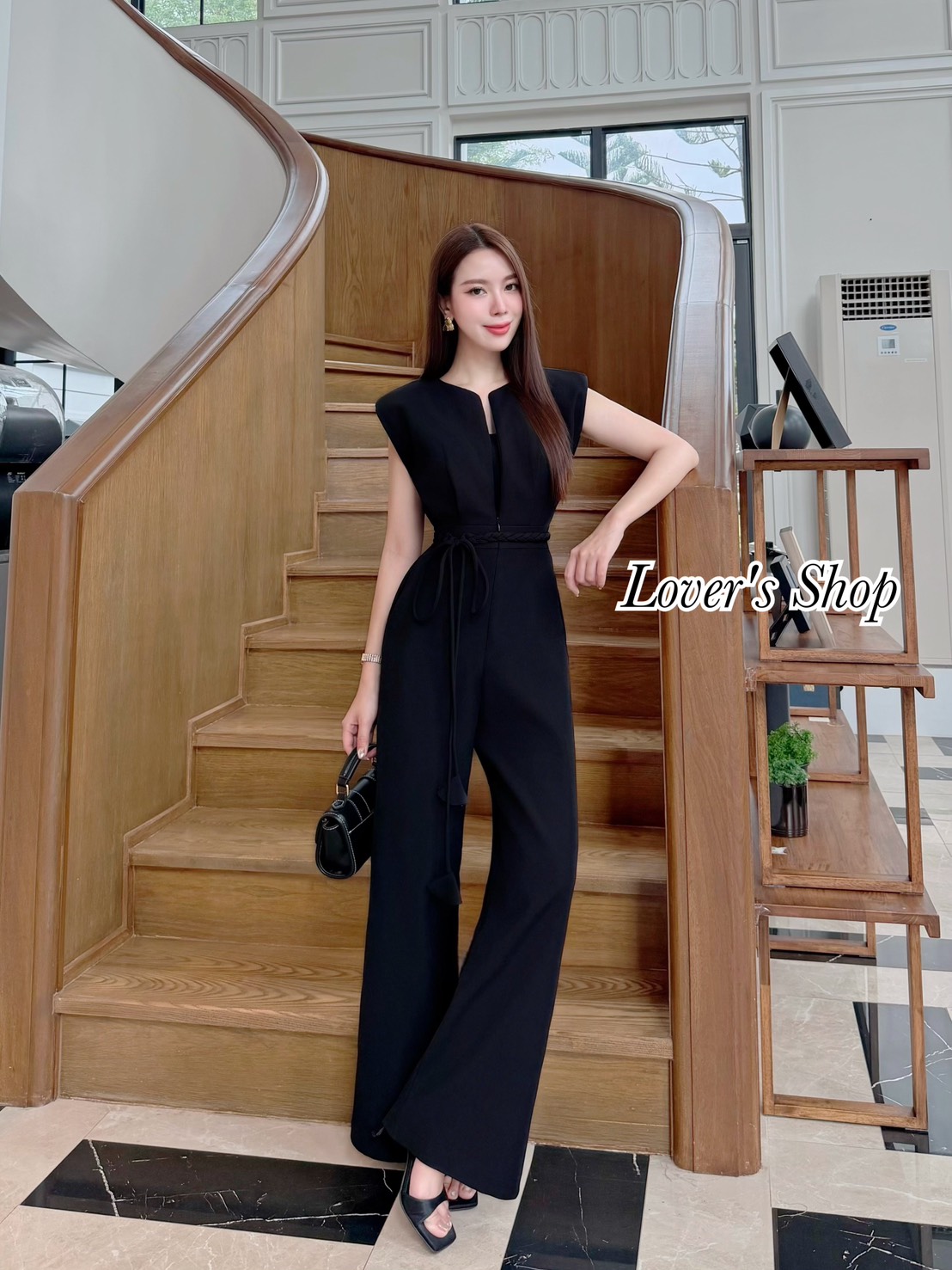 Teg : Lover’s Shop Detail : จั้มสูทขายาว มาพร้อมบาร์สายเดี่ยวตัวใน สวยครบในชุดเดียวค่ะ เอวี่เดย์ลุค ใส่ง่ายใส่สวย ใส่ได้บ่อยค้า ได้สายเปียคาดเอวไปด้วยนะคะ ช่วงเสื้อเป็นทรงไหล่ล้ำ วงแขนทำมาพอดีไม่เห็นรักแร้นะคะ ทรงขากางเกงปล่อยตรง