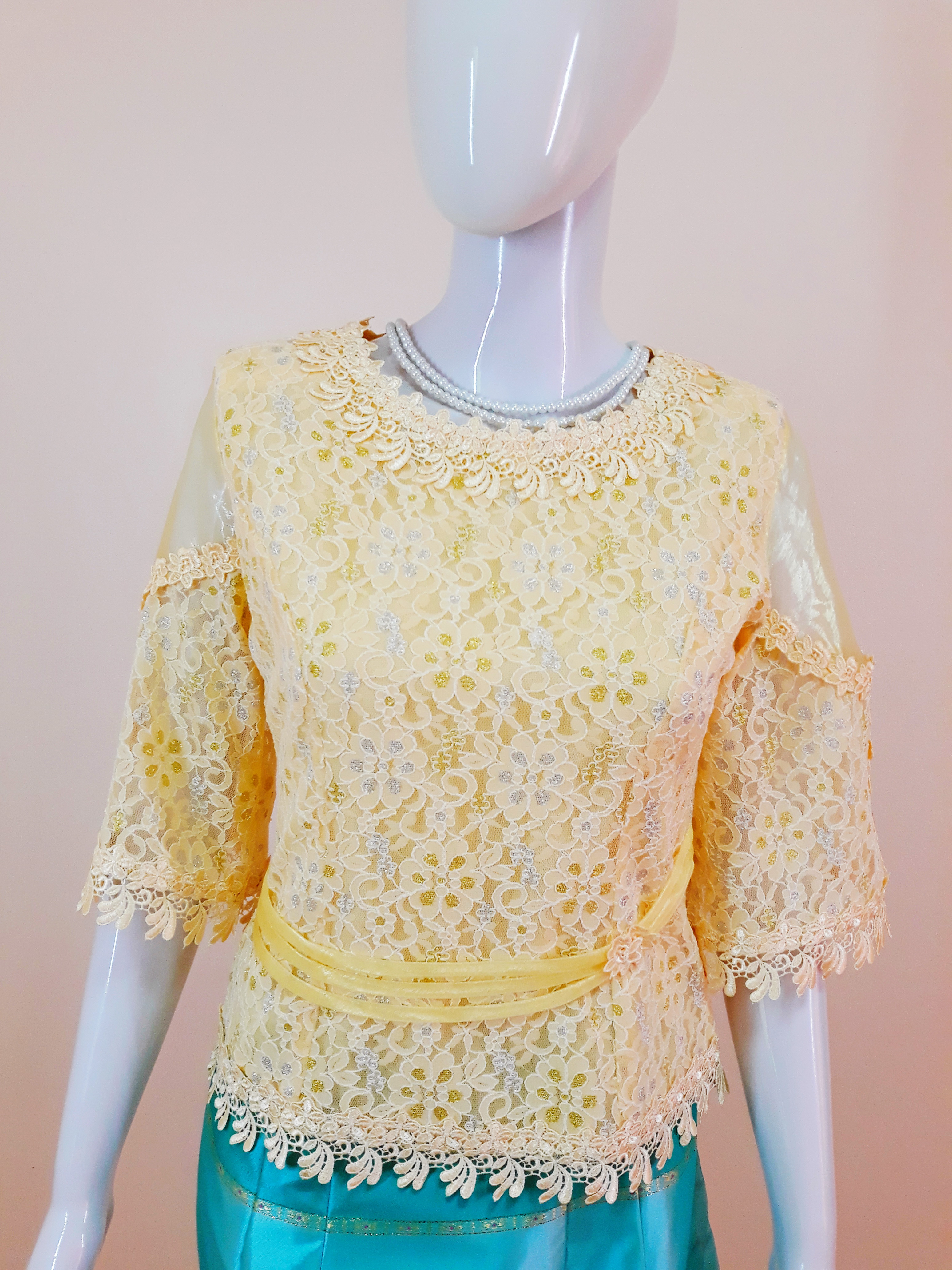 เสื้อลูกไม้ สีครีม สวยหรู ดูดีมีระดับ มีซับในตัว (อกวัดเต็ม37 : รอบอก 34-35 นิ้ว/ใส่ได้)