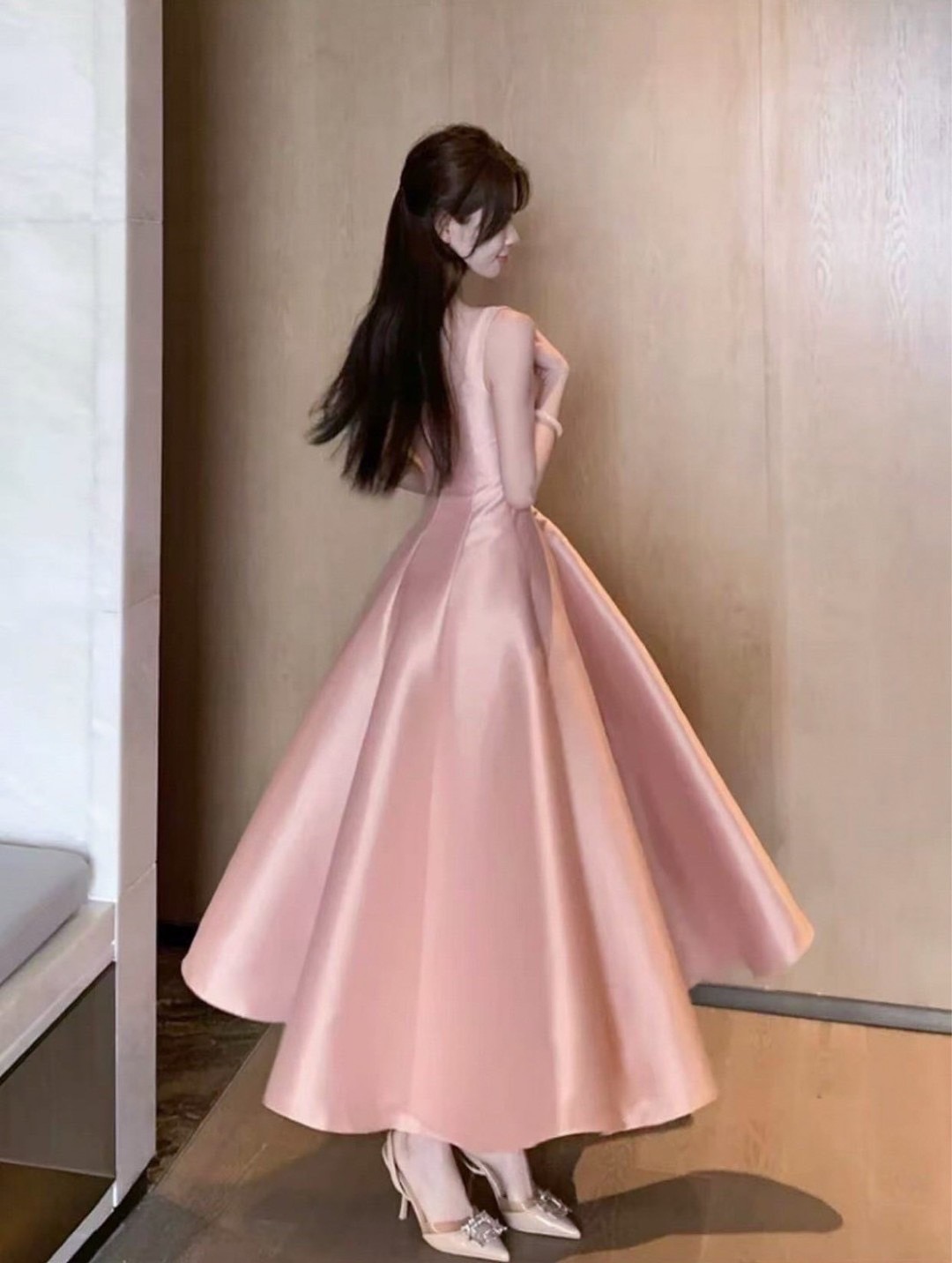 เดรสแขนกุดคอกลมแพทเทิ้นเป๊ะ มาในสีชมพูกระโปรงบาน ใส่สวยมาก ปังปุริเย้แน่นอนค่า