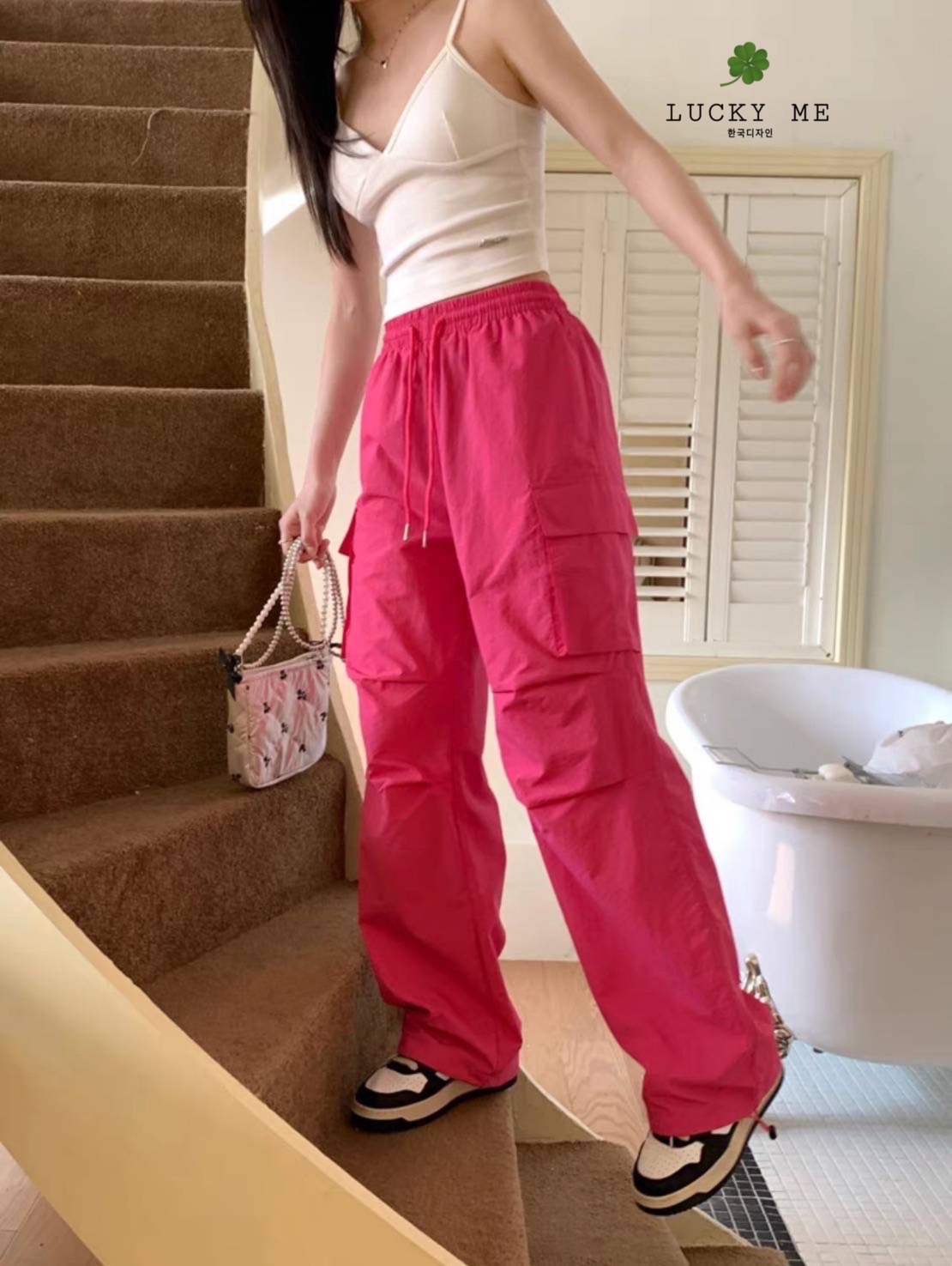 กางเกงขายาว Cargo Pants แต่งกระเป๋าข้าง เอวยางยืด มีสายปรับขนาดได้นะคะ ปลายขามีสายรูดได้ค่ะ เนื้อผ้าดีใส่สบายค่ะ ทรงสวยสไตล์เกาหลีเลยค่า