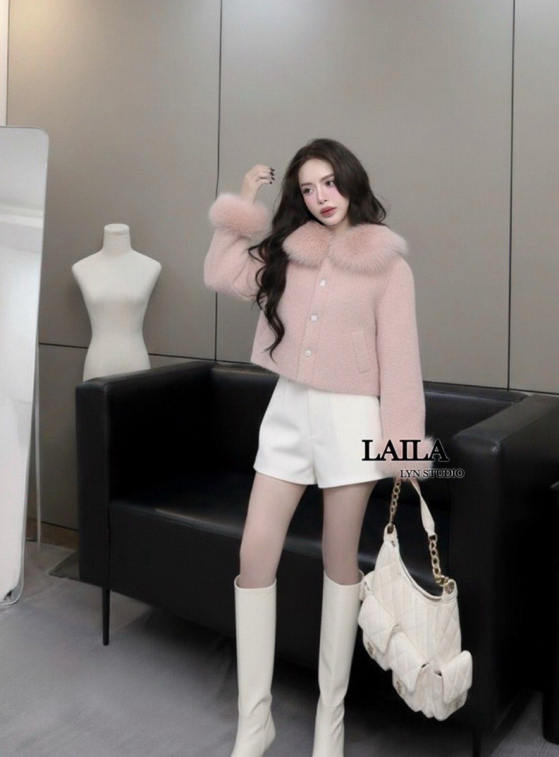 Tag : LAILA Detail: SET เสื้อ+กางเกง งานเสื้อสเวตเตอร์ทรงแขนยาวงานผ้าขนนุ่มๆๆทั้งตัวดีไซน์แต่งคอปกด้วยขนมิ้งหนานุ่มผ้าดีสุดๆ ด้านหน้าแต่งกระดุมเลื่อมๆสีมุข ตัวเสื้อมาในโทนสีออฟไวท์/ชมพู มาพร้อมกางเกงขาสั้นงานผ้าพรีเมี่ยม แมชสุดๆลุคนี้สวยแพง น่ารักมากๆๆคร่