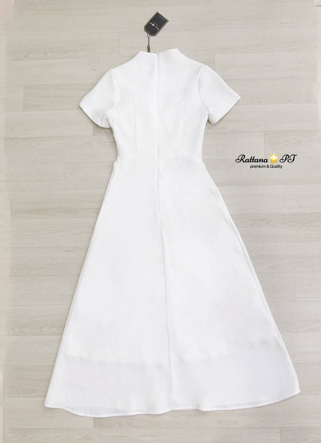 ชุดเดรสยาวสีขาวทรงสวยมาก สวยหรูดูแพง หน้าอกมีฟองน้ำ ชุดมีซับในอย่างดี เนื้อผ้าดีมากค่า ชุดมีซิบด้านหลัง ใส่ออกงาน งานบุญ งานบวช งานแต่ง #Rattana🌟PT #งานเลี้ยง#ชุดสีขาว #ชุดทำบุญ#งานบวช