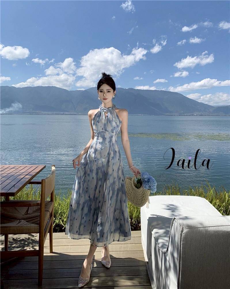 เดรสยาวทรงปล่อยๆใส่สบายผ้าชีฟองเกาหลีพริ้วๆสวยทรงคอยูดีไซน์ดอกไม้รอบคอใส่ให้เข้ารูปสวยสุดๆเลยค่า งานนี้สาวกทะเลต้องไม่พลาดค่า #byLaila #ชุดลายดอก #เดรสเกาหลี #เดรสลายดอก