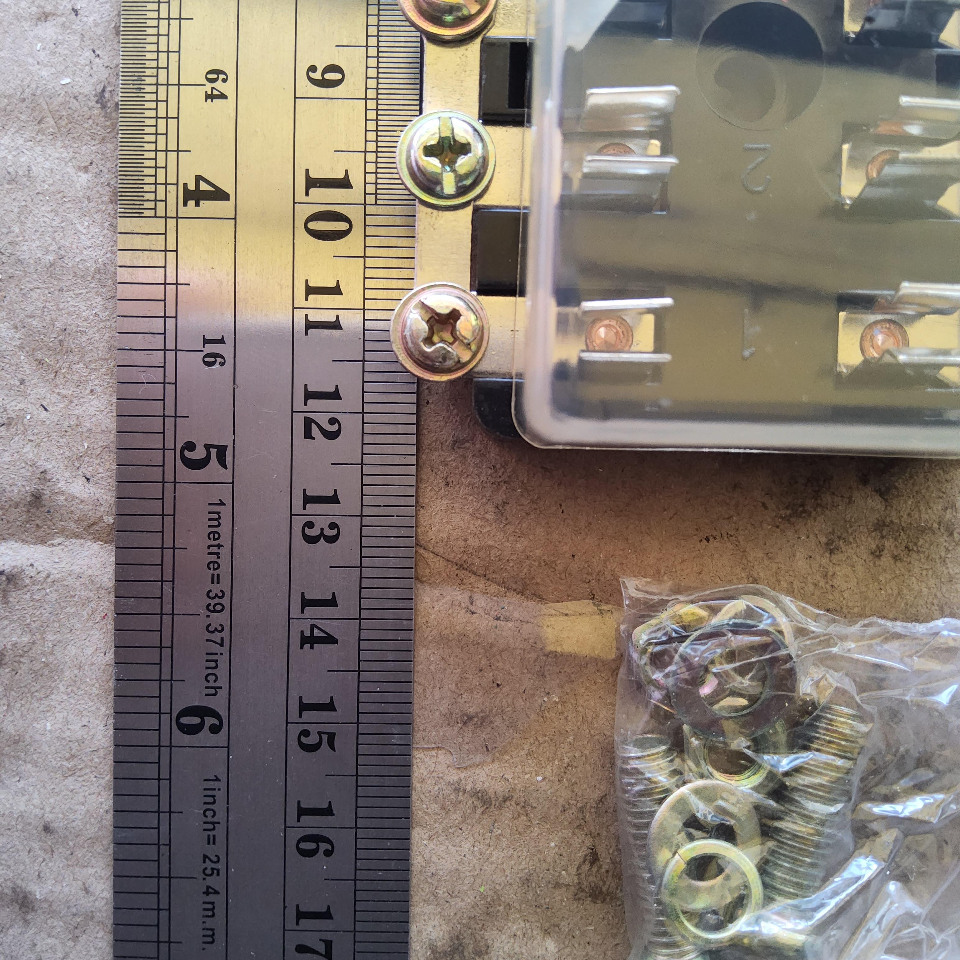 กล่องกระบอกฟิวส์แก้ว 8 ช่อง (FUSE SOCKET) ไม่รวมฟิวล์ ยาว 12 กว้าง 6.5 รวมขา 7 ซ.ม. สำหรับฟิวส์หลอดแก้ว สีดำ อันละ