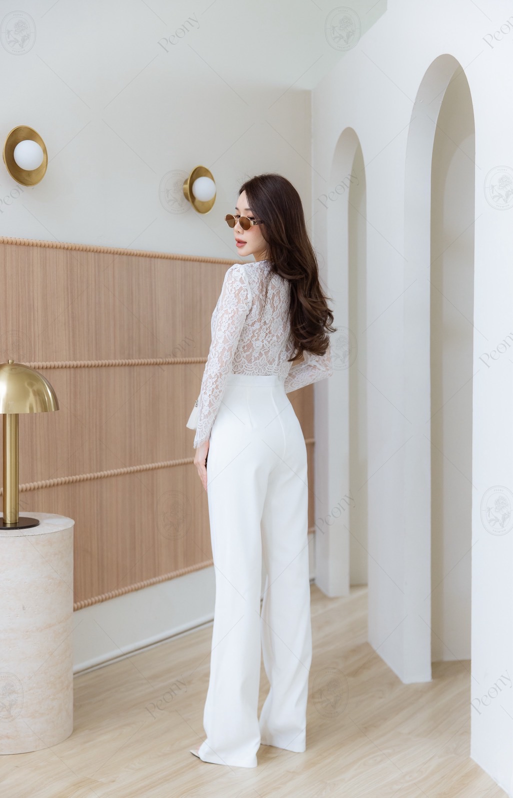 ชุดเซตสวยหรู เสื้อลูกไม้ คอกลม กระดุมหน้า มีบุซับในสีเนื้อ แมทมาพร้อมกางเกงขายาว เอวสูง ทรงสวย คอมพลีทลุค สวย มีระดับ #งานป้ายpeony #ชุดสวย #ชุดเซต #ชุดเซตขายาว #ลูกไม้ #ชุดเซตสวยๆ #ชุดสวยๆ #ชุดเซตแฟชั่น #ชุดเซตกางเกง #ชุดผ้าพื้น #เสื้อลูกไม้ #ชุดออกงาน