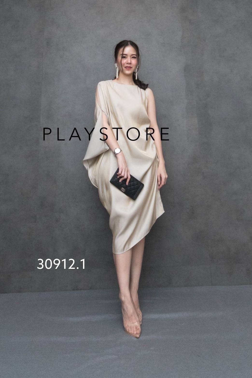 MiRRoRSiSTER’s JoKüLg aXiDRESS•• เดรสผ้าซิลค์ดีไซน์เก๋ ทรงโคร่งๆ ใส่ออกงานสวยสง่า ด้านซ้ายมีดีเทลแต่งจับย่นเพิ่มวอลลุ่มให้ชุด ด้านขวาช่วงแขนแต่งดีไซน์เว้าไหล่ ชายเฉียงนิดๆ เนื้อผ้าสวยอย่างดีเหลือบๆเล่นแสงมีประกายออร่า ใส่สบายสุดๆ ใส่ออกงานเริ่ด.