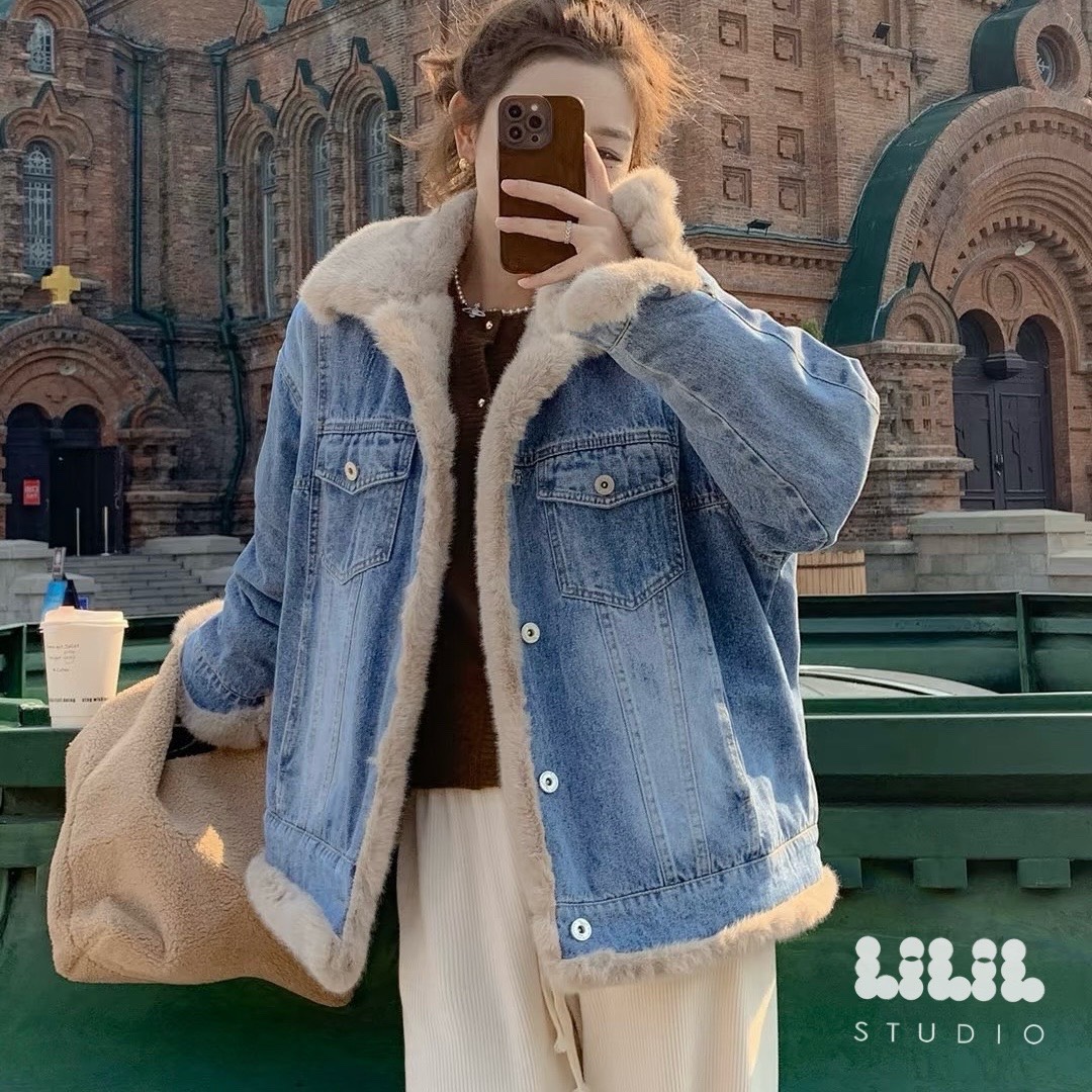 เสื้อแจ็คเก็ตยีนส์ด้านในขนนุ่มดีสุดอุ่นสุดใส่ได้2ด้านเก๋ๆ กระเป๋าข้างมืออุ่นด้วย พร้อมส่งเลยค่ะ