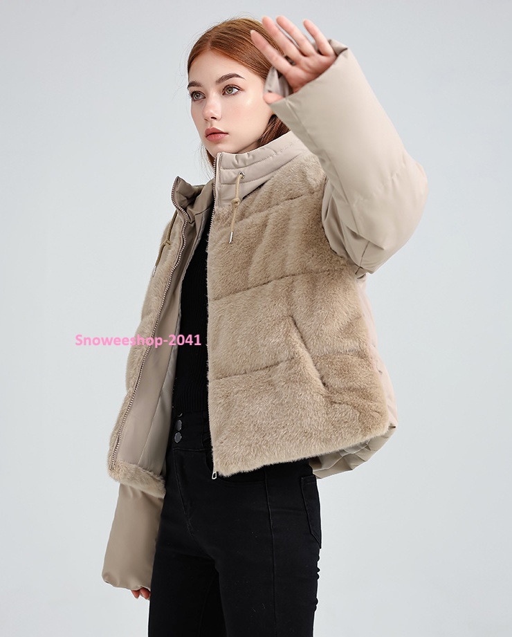 ดาวน์แจ็คเก็ตผู้หญิงแต่งขนเฟอร์สุดหรู ใส่แล้วอุ่นและสวยมีคลาส ฮู้ดขนเฟอร์นุ่มนิ่ม เพิ่มความชิค เสื้อหนา อบอุ่น ลมแรง หิมะตกก็เอาอยู่ แมทช์ง่าย เข้ากับทุกลุคสายแฟ มีให้เลือก 4 เฉดสีสวยละมุน