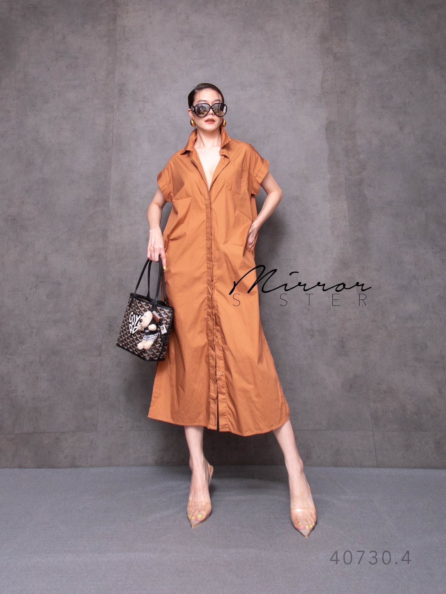 MiRRoRSiSTER's MiYa SHiRT DReSS•• เดรสเชิ้ตแขนสั้น เบสิคสไตล์แต่เก๋ที่ดีเทลการจับขยุ้มด้านหน้า แต่งสาบติดกระดุมซ่อน มีกระเป๋าล้วงได้2ข้างลำตัว มาพร้อมเข็มขัดดีไซนเรียบเก๋ จะใส่แบบคาดหรือไม่คาดเข็มขัดก็ดูดี ใส่ง่ายใส่ได้บ่อยทุกโอกาส