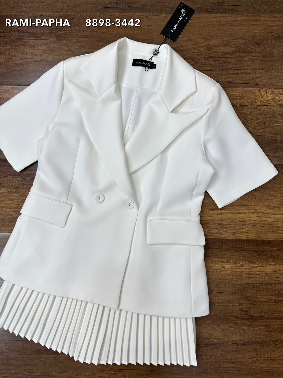 Label :: RAMI-PAPHA(รมิปภา) เสื้อแขนสั้น ปกคอเสื้อเก๋ๆ กระเป๋า/กระดุมหน้า ใช้งานได้จริง ไหล่มีฟองน้ำ ซับในอย่างดีทั้งตัว ++กระโปรงจีบเล็กรอบตัวเก๋มากๆคะ มีขาสั้นด้านใน **เนื้อผ้าสวมใส่สบาย