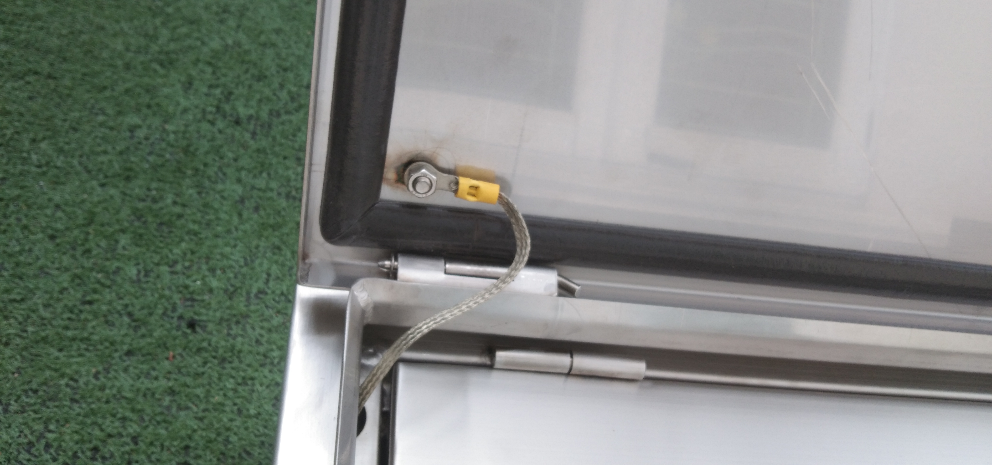 Main LUG 100A ตู้สแตนเลส 304 มีหลังคาสโลป W450xH650xD152mm. (24ช่อง)