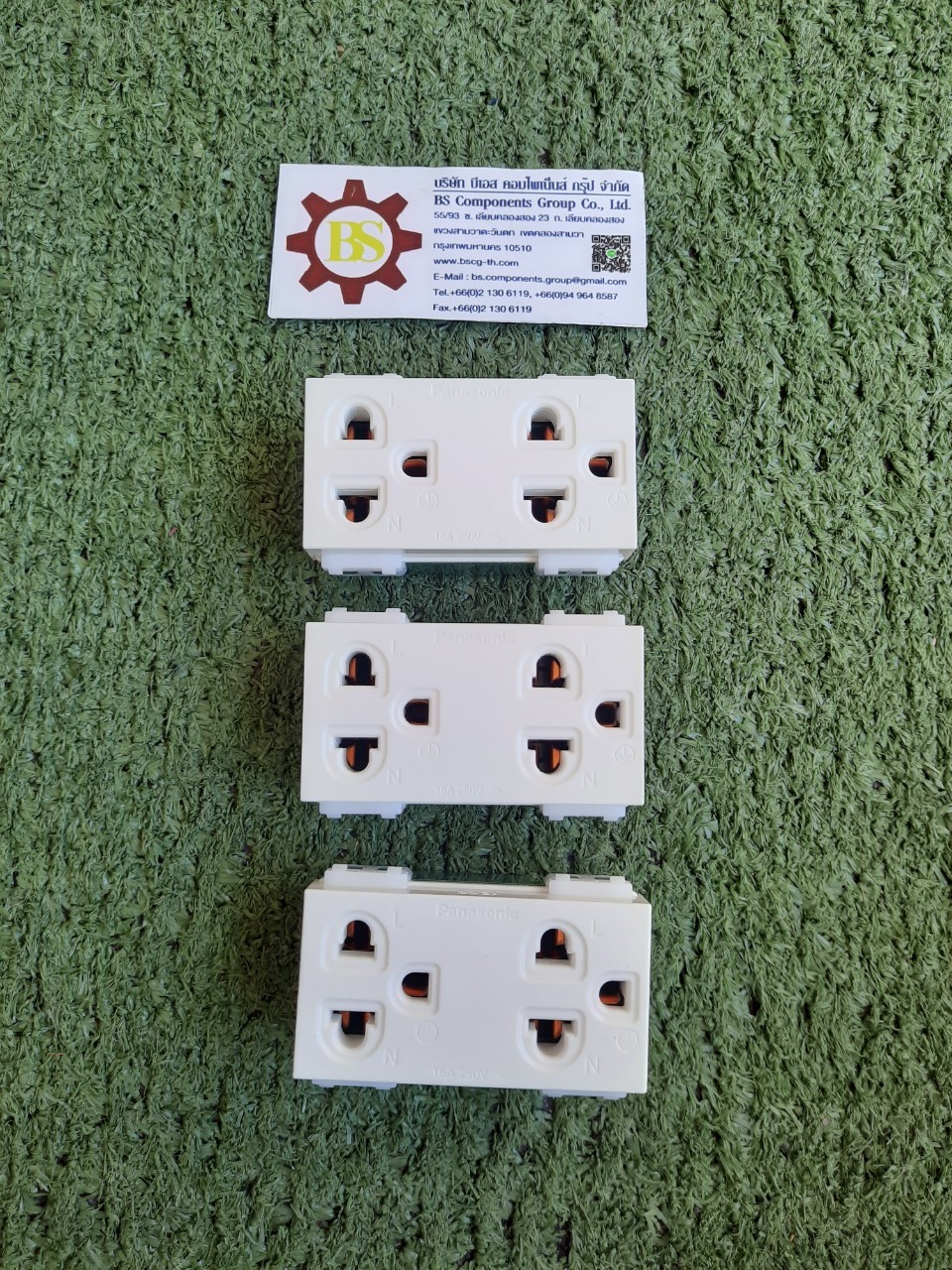 Panasonic : เต้ารับคู่มีกราวด์ WEG15929