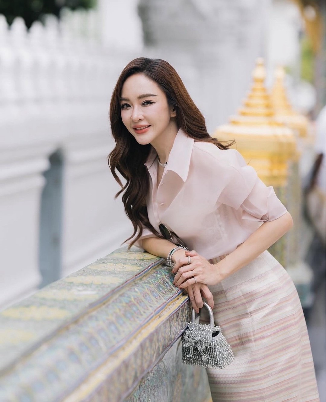 เซ็ตผ้าไทยเสื้อซีทรูสีโอรสมาคู่กับผ้าถุงลายไทยสีชมพูคุณภาพเกินราคาเพื่อนๆไม่มีผิดหวังเลยค่า ห้ามพลาดเลยน้าตัวนี้