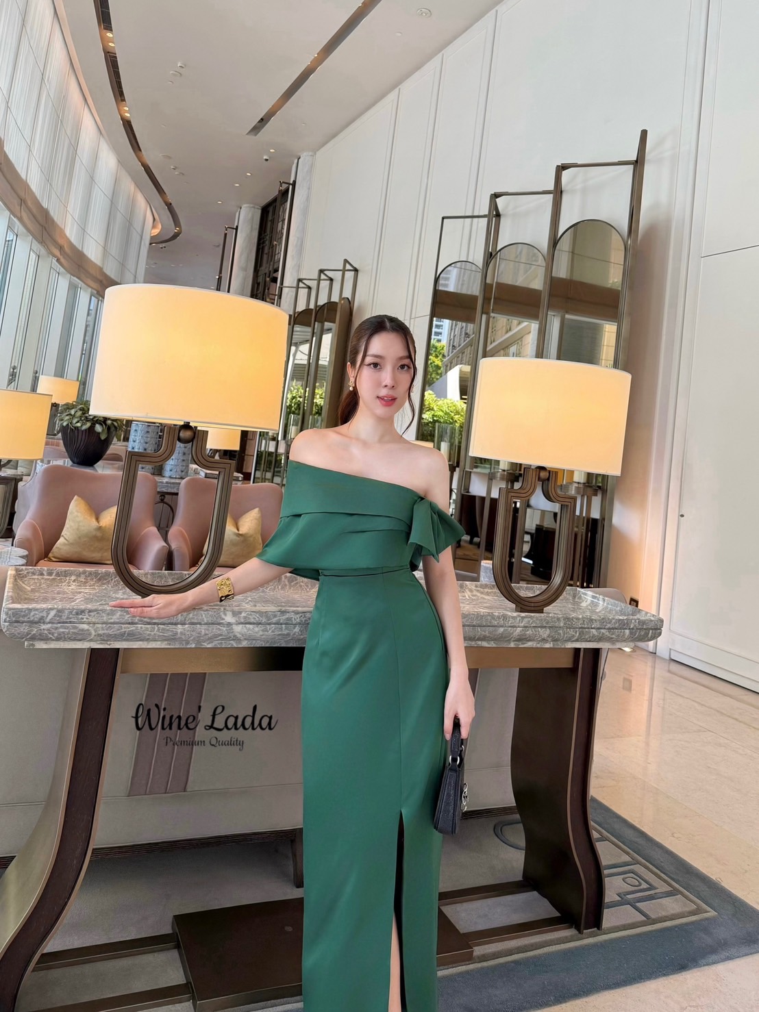: Dress. เดรสเกาะอกปาดไหล่ตัวยาว ด้านหน้าผ่าข้าง สวยดูแพงมากค่ะ เนื้อผ้ามีน้ำหนัก หน้าอกมีฟองน้ำ งานจริงสวยตาแตก แนะนำต้องมี คุ้มที่สุด เนื้อผ้าใส่สบาย เป๊ะและเข้ารูป ใส่แล้วผอมเพียว ซับในทั้งตัว ใครได้ลองแล้วจะหลงรักค่าา รับรองคุ้มเว่อร์ งานสวยมากค่ะ #Wi
