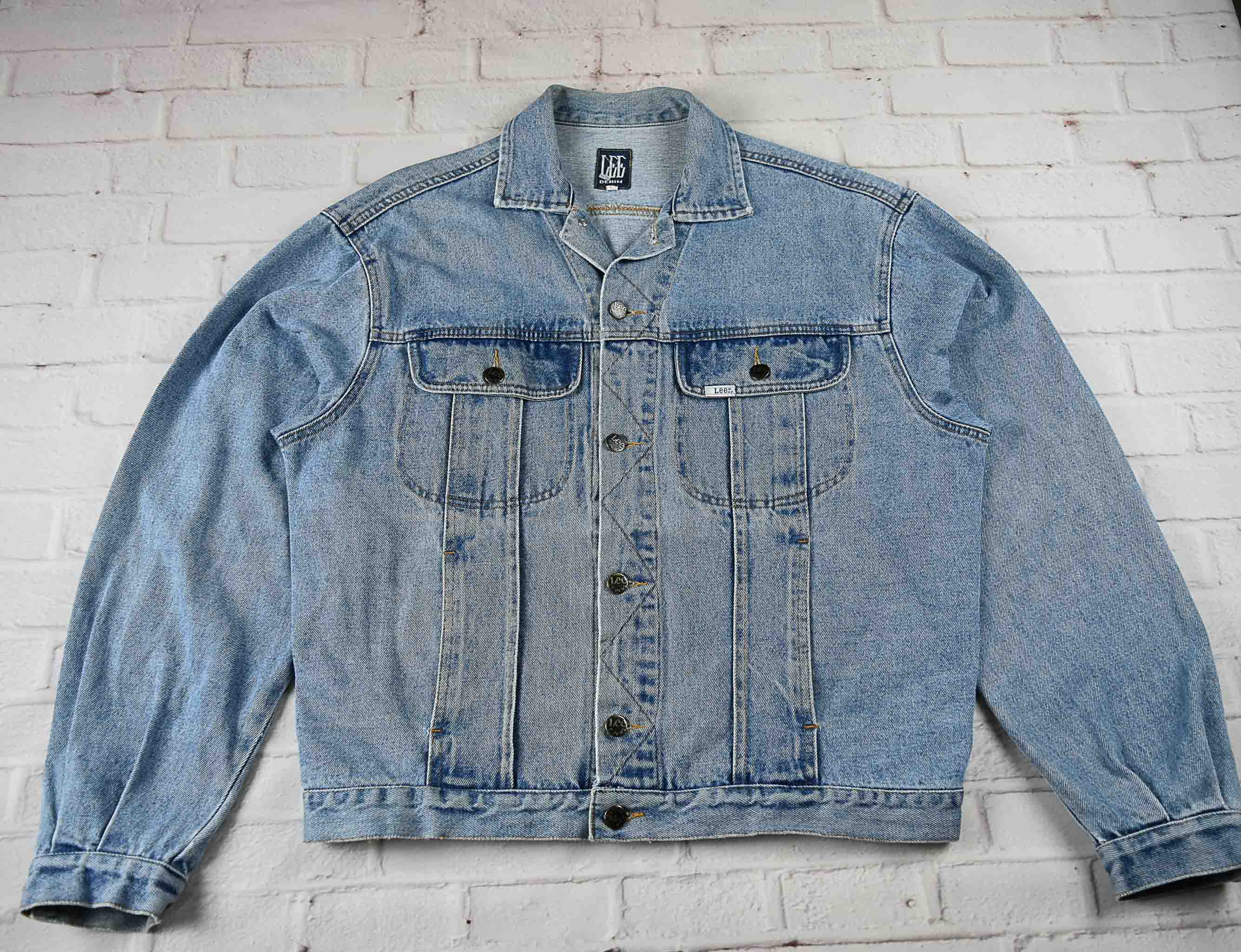 LEE อกจริง 44 ไซส์ M เสื้อแจ็คเก็ตยีนส์ แขนยาว ผู้ชาย สีสวยสุดๆ ผ้านุ่มใส่สบาย มีกระเป๋าข้าง ใส่ขับมอไซค์