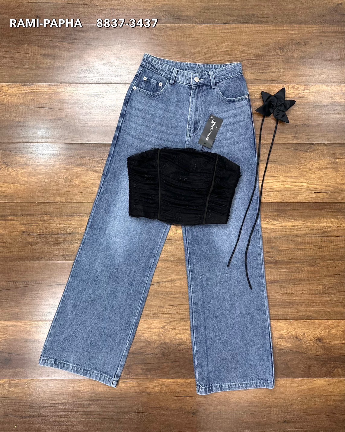 Label :: RAMI-PAPHA(รมิปภา) เสื้อเกาะอกสีดำเนื้อผ้าลูกไม้เกรดพรีเมี่ยม เนื้อนิ่มมากลูกไม้ดีเทลเย็บย่นทั้งตัว ด้านหน้ากุ้นแถบสีดำเก๋มากคะ มีฟองน้ำจัดให้ทรงสวย มีกันลื่นรอบอก ซับในอย่างดีทั้งตัว ซิปหลัง ++มาคู่กับ กางเกงยีนส์ทรงสวย ฟอกสีสวยมาก กระเป๋าใช้งาน