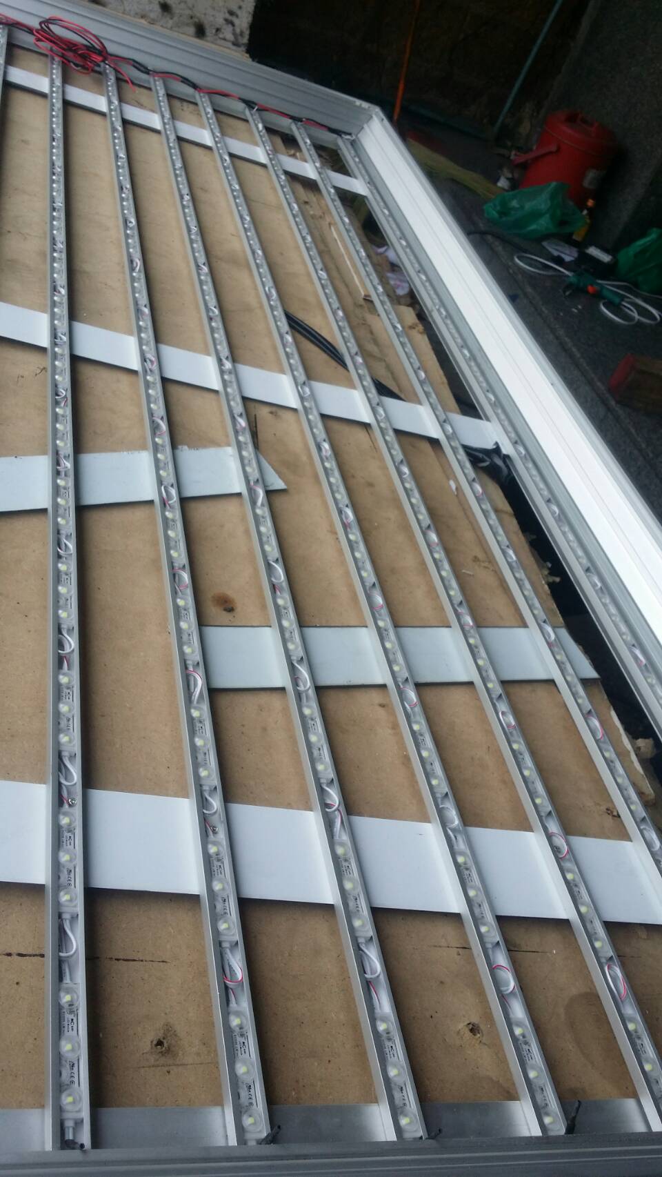 อักษรไฟและกล่องป้ายไฟ