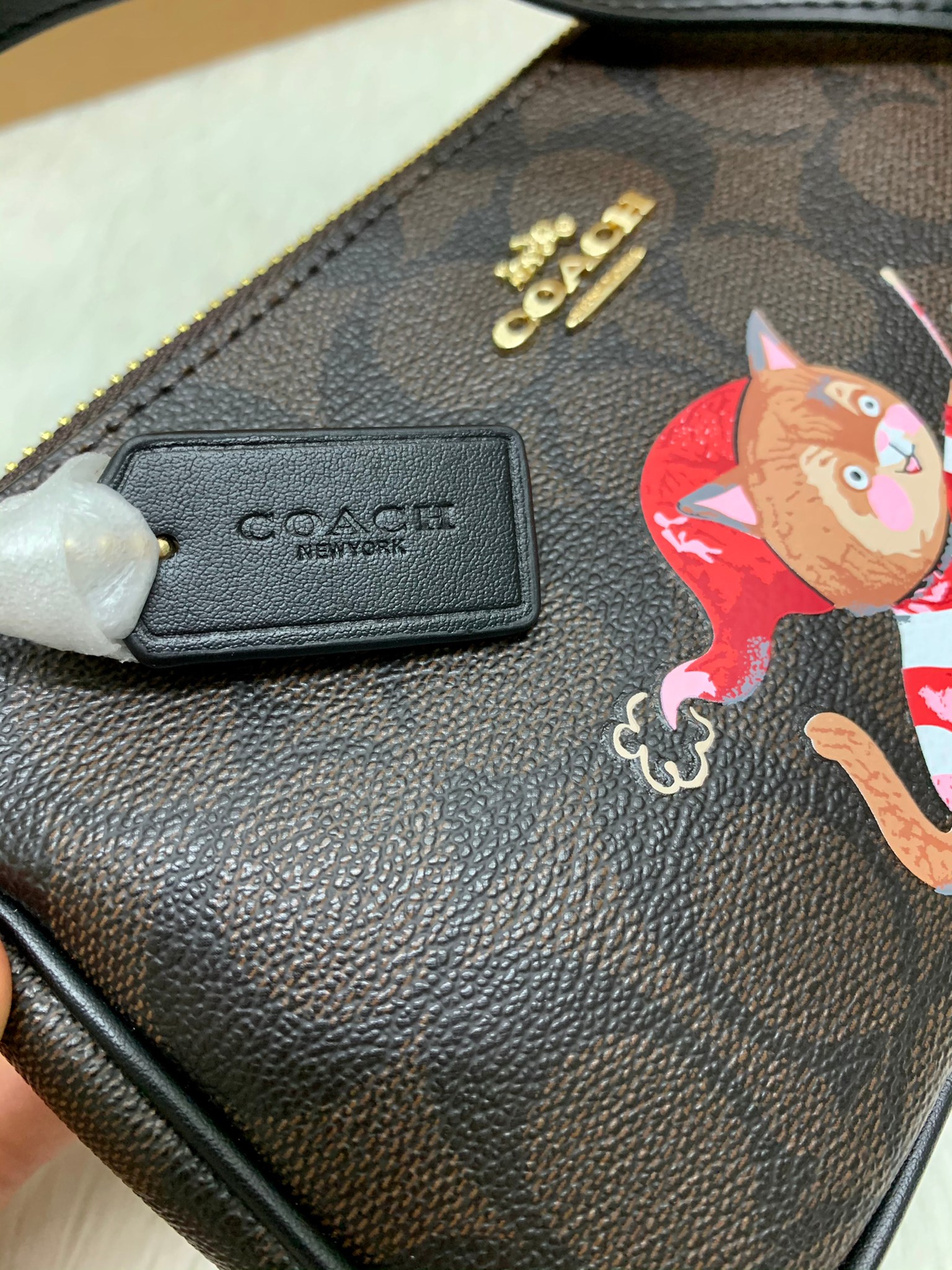 กระเป๋าสะพายไฮโซน่ารักลายคริสมาตร์ แบรนด์เนมโค้ชสีน้ำตาลดำลายC COACH NOLITA HANDBAG