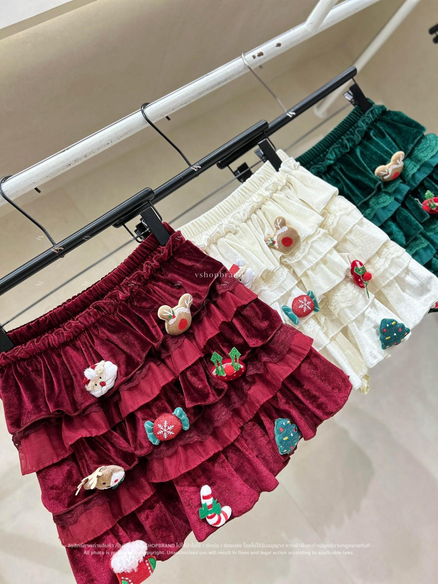 กระโปรงสั้นกำมะหยี่ชั้นๆแต่งตุ๊กตาคริสมาส