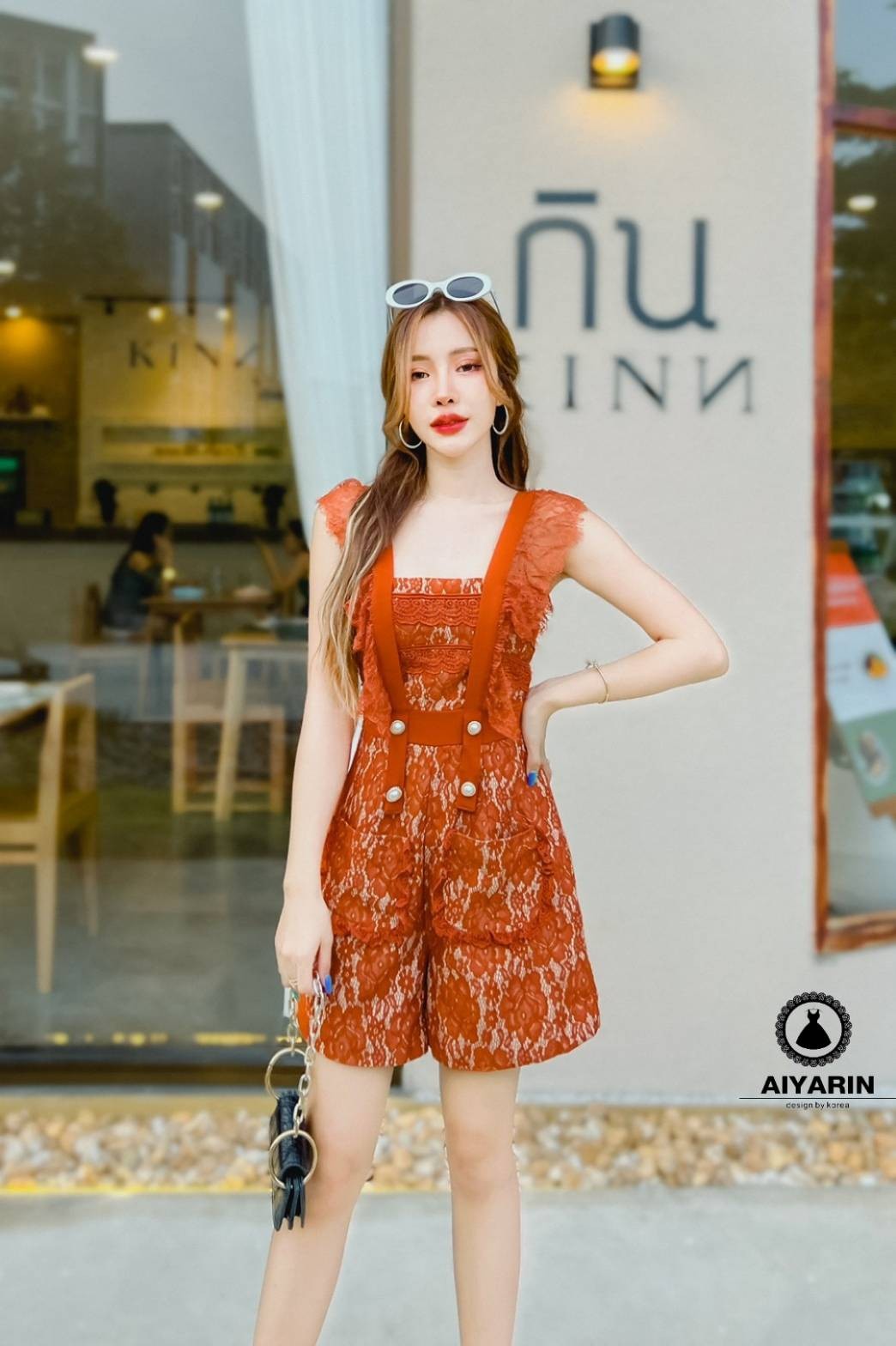 จั๊มสูทงานป้ายแขนกุดแต่งระบายกางเกงขาสั้นสีส้มอิฐไฮโซเก๋ ๆ -Size L