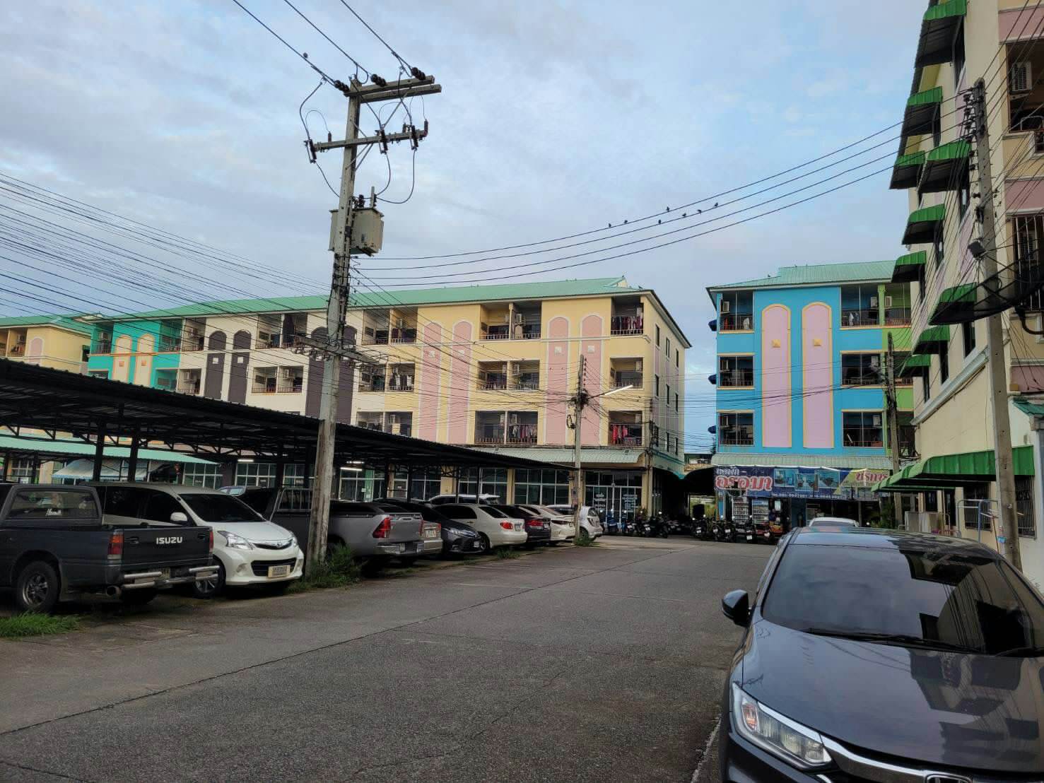 ขายหอพักใกล้มหาวิทยาลัยนเรศวร 300 เมตร อำเภอเมืองพิษณุโลก 4 คูหา 4 ชั้น 28 ห้อง บริการห้องพักรายเดือนเหมาะสำหรับผู้กำลังมองหาธุรกิจด้านอสังหาริมทรัพย์