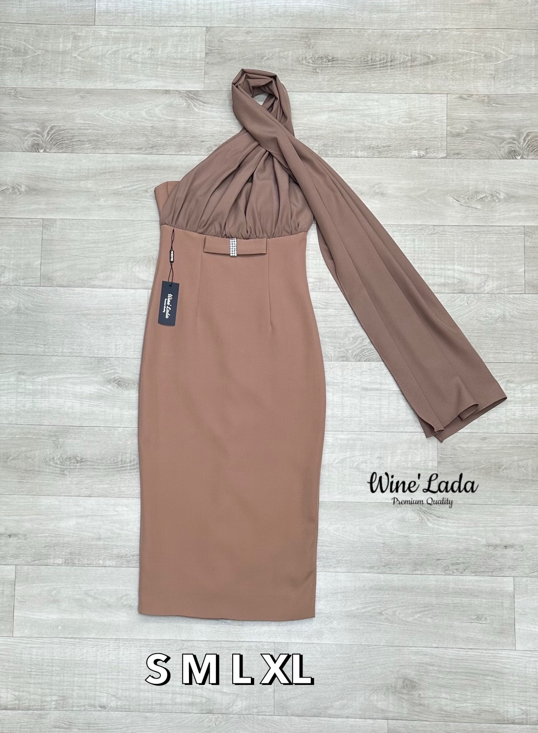Dress.เดรสเกาะอกออกงานแต่งผ้าพันคอยาวด้านหลัง หน้าอกมีฟองน้ำ ทรงสวยเป๊ะเว่อร์ ใส่แล้วดูสูง เพียวเลยค่ะ เนื้อผ้าใส่สบาย ใส่แล้วเป๊ะ ปัง ใครได้ลองแล้วจะหลงรักค่าา รับรองคุ้มเว่อร์ งานสวยมากค่ะ #Wine'Lada