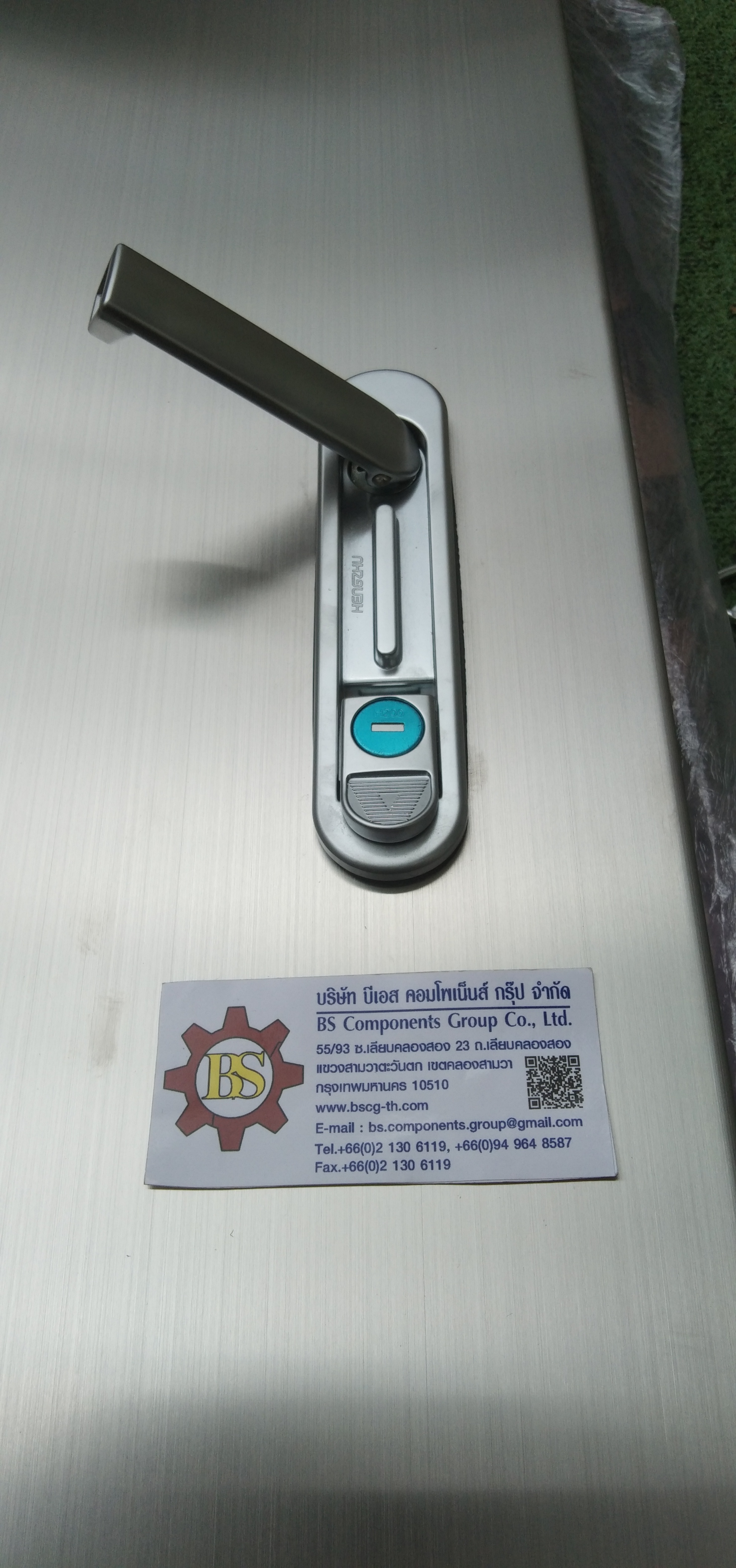 LOAD CENTER 250A ตู้สแตนเลส 304 มีหลังคาสโลป W450xH1050xD152mm. (42ช่อง)