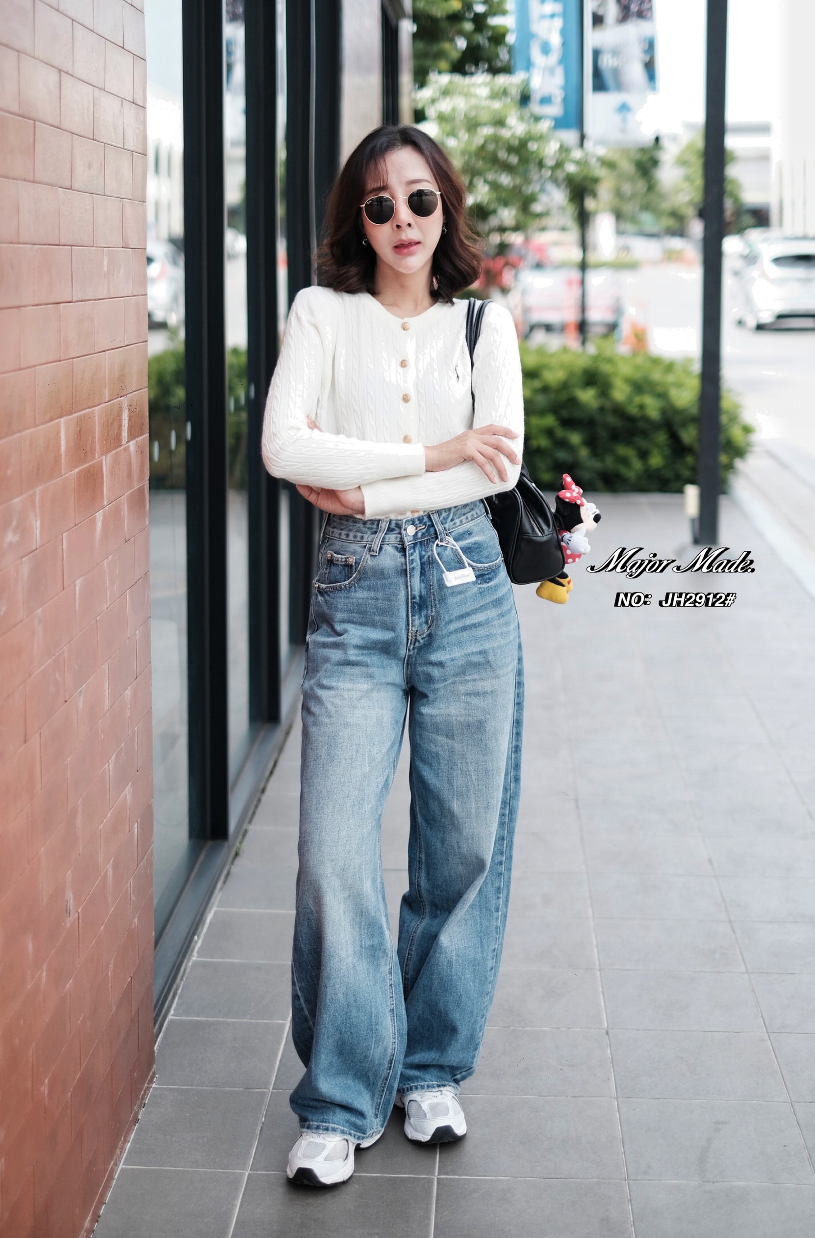 No.JH2912# -กางเกงยีนส์ทรงกระบอก (ไม่ยืด) ทรงมาใหม่คะ ทรงนี้ปีนี้มาแรงมากค่ะ ทรงเรียบๆ สียีนส์กลาง ฟอกสวย ทรงดีงามไม่รัดรูป ใส่สวยสบายๆ แมทกับเสื้อได้ทุกแนว ยีนส์บอยสีสวย ทรงดี เรียบๆ เบสิค ได้ลุคมินิมอล