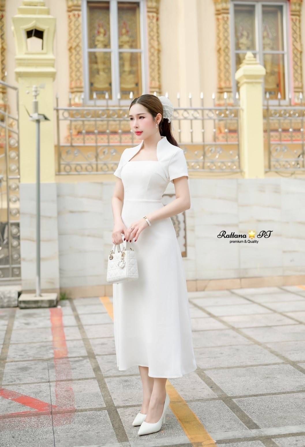 ชุดเดรสยาวสีขาวทรงสวยมาก สวยหรูดูแพง หน้าอกมีฟองน้ำ ชุดมีซับในอย่างดี เนื้อผ้าดีมากค่า ชุดมีซิบด้านหลัง ใส่ออกงาน งานบุญ งานบวช งานแต่ง #Rattana🌟PT #งานเลี้ยง#ชุดสีขาว #ชุดทำบุญ#งานบวช