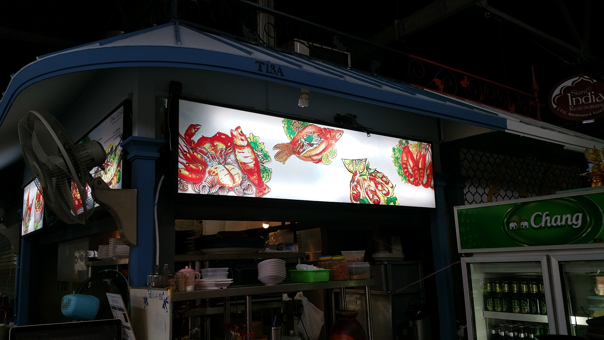 อักษรไฟและกล่องป้ายไฟ