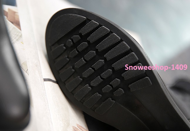 รองเท้าบู๊ทแบบสั้นสำหรับผู้หญิง รองเท้าบู๊ทกำมะหยี่ทรงมาร์ติน เกรดพรีเมี่ยมงานสวยไร้ที่ติใส่แล้วนุ่มสบาย หนังพียูอย่างดี ใส่สวยใส่อุ่นกันหนาวติดลบเอาอยู่