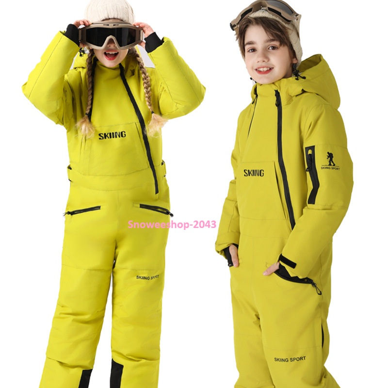 หนาวแค่ไหน…ลูกก็สนุกได้เต็มที่ พาลูกไปลุยหิมะ เที่ยวเมืองหนาว หรือเล่นสกี มั่นใจได้ว่าอุ่นสุดๆ + ปลอดภัยจากลมแรงและหิมะ ชุดสกีเด็กบอดี้สูทแบบชิ้นเดียว หนา อบอุ่น กันน้ำ กันลม กันหิมะ ทนต่อการสึกหรอ ลูกวิ่งเล่นหรือหกล้มก็หายห่วง มีฮู้ดคลุมหัว ป้องกันลมหนาว