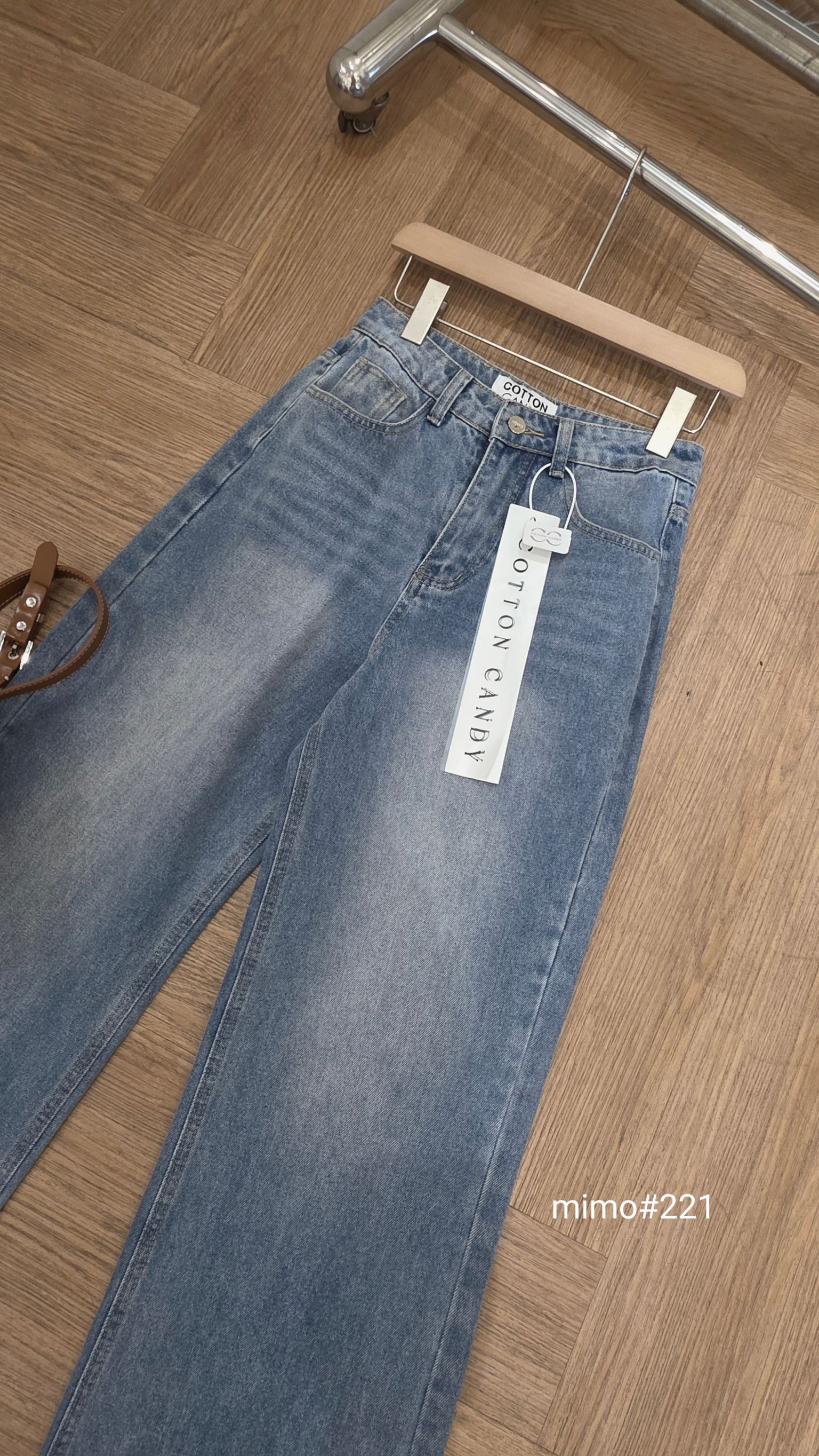 Tag#cottoncandy ยีนส์ล่าสุด งานเกาหลีพรีเมี่ยมเกรดห้างเท่านั้น ผ้ายีนส์เนื้อนำเข้าเกรดพิเศษ ทรงสวยมากๆ โทนสีสวยคลาสสิค งานสวยแมทง่ายมากๆ