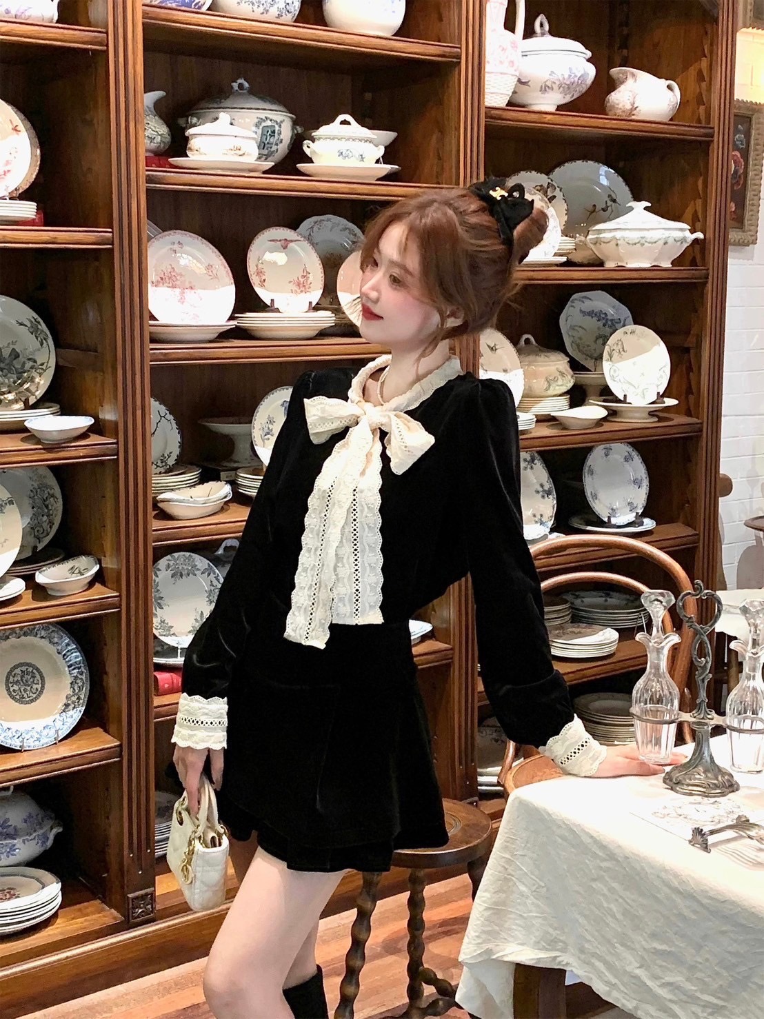 Set เสื้องานคล้ายสักกะหลาด สวยหรูหรา งานผ้าดี๊ดี งานแต่งแถบลูกไม้ผ้าฉลุ ทรงปล่อยๆ ใส่สบายๆ ด้านหน้ามีกระดุมใช้งานได้จริง