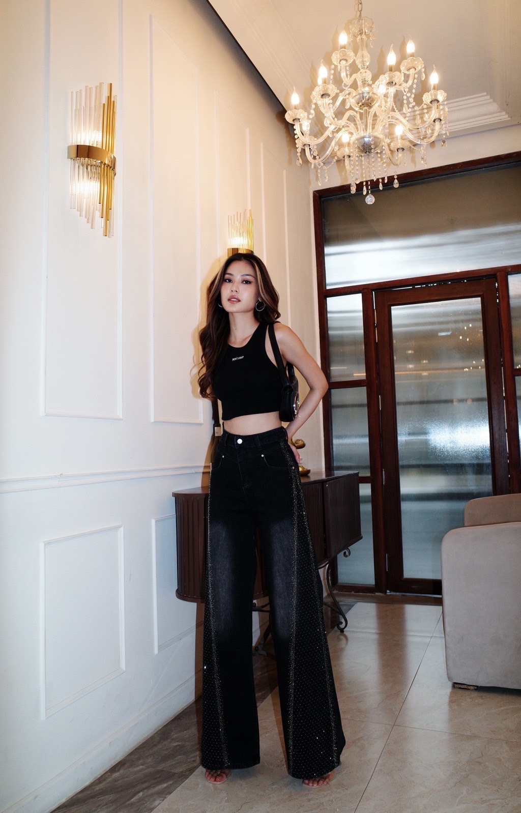 กางเกงยีนส์ แต่งเพรชเอวสูง ทรงขากระบอกกลาง แต่งเพรชข้าง ผ้ายีนส์ยืด ฟอกสีสวย