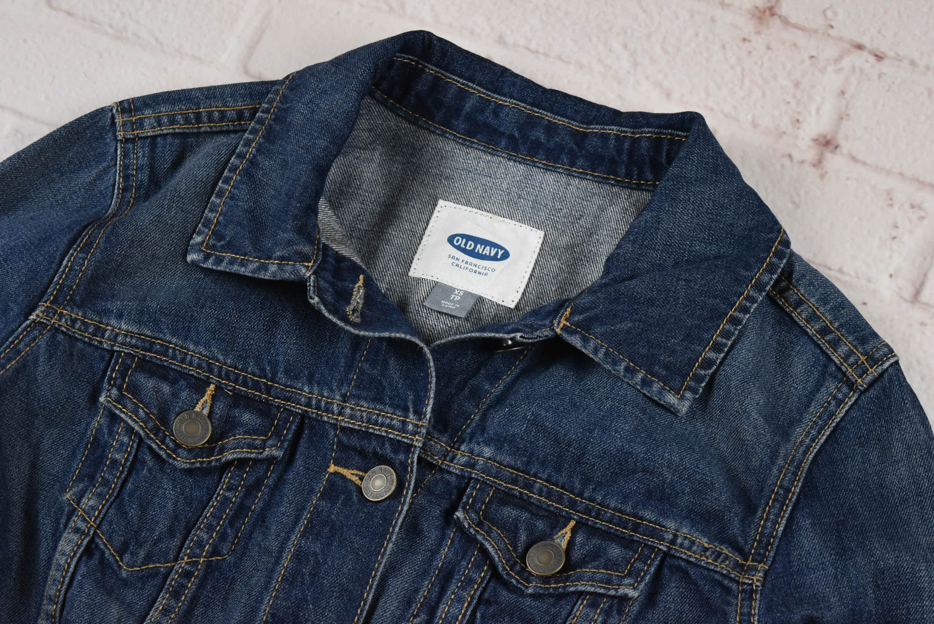 OLD NAVY อกจริง 34 ไซส์ XS เสื้อแจ็คเก็ตยีนส์ แขนยาว ผู้หญิง สีเข้ม เนื้อผ้านุ่มใส่สบาย ใส่คลุมกันแดด