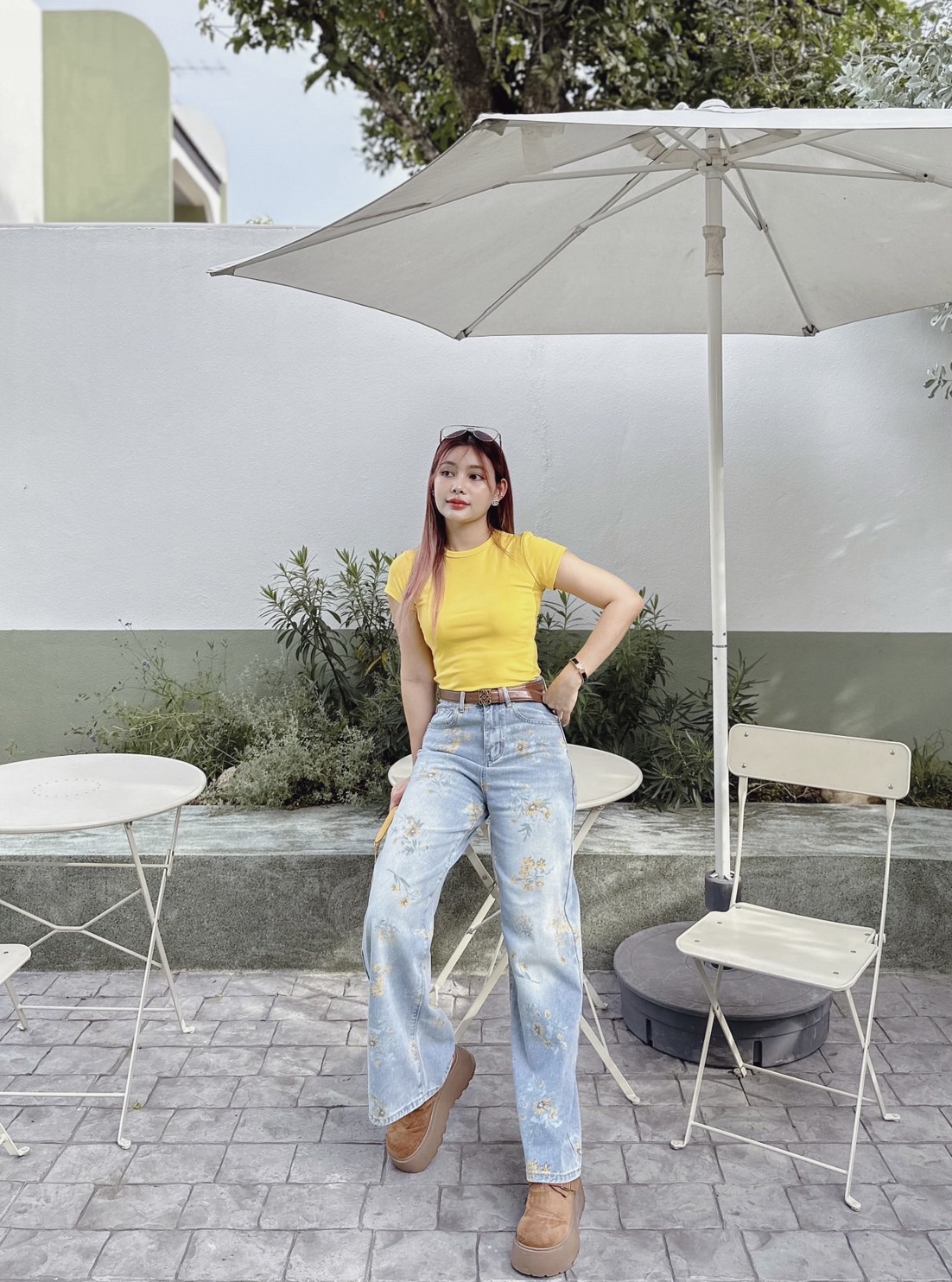 Brand : Kr Detail : Set เสื้อยืดสีเหลืองที่เนื้อผ้าดีมากก สีสดใสมาก แมตกางเกงยีนพิมพ์ลายดอกไม้แบบวินเทจ รุ่นนี้ใส่ได้บ่อยแน่นอน ใส่ถ่ายรูปสวยปังมาก #9054