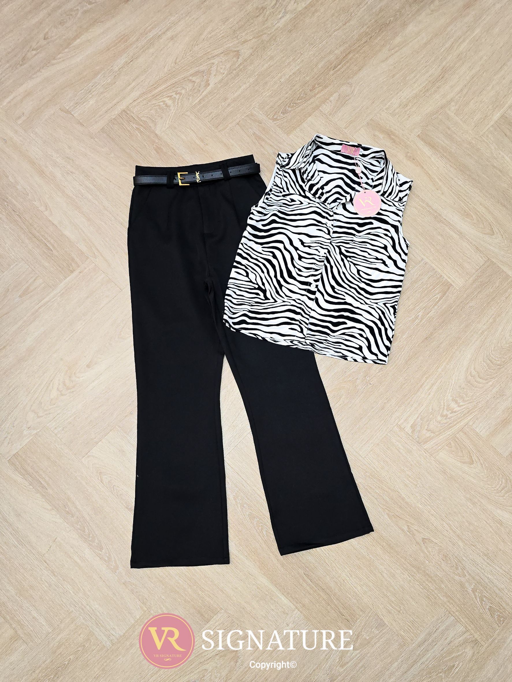 Set เสื้อเชิ้ตแขนกุด ติดกระดุมเรียงด้านหน้า เนื้อผ้าใส่สบาย มาพร้อมกางเกงขายาวทรงสวย ผ้าหนาเป็นทรงสวย มีซับใน มีเข็มขัดเข้าชุดให้ด้วยค่ะ คุ้มมากๆ สามารถใส่แยกกับชุดอื่นได้อีกเยอะเลยคะ ต้องจัดนะค่า