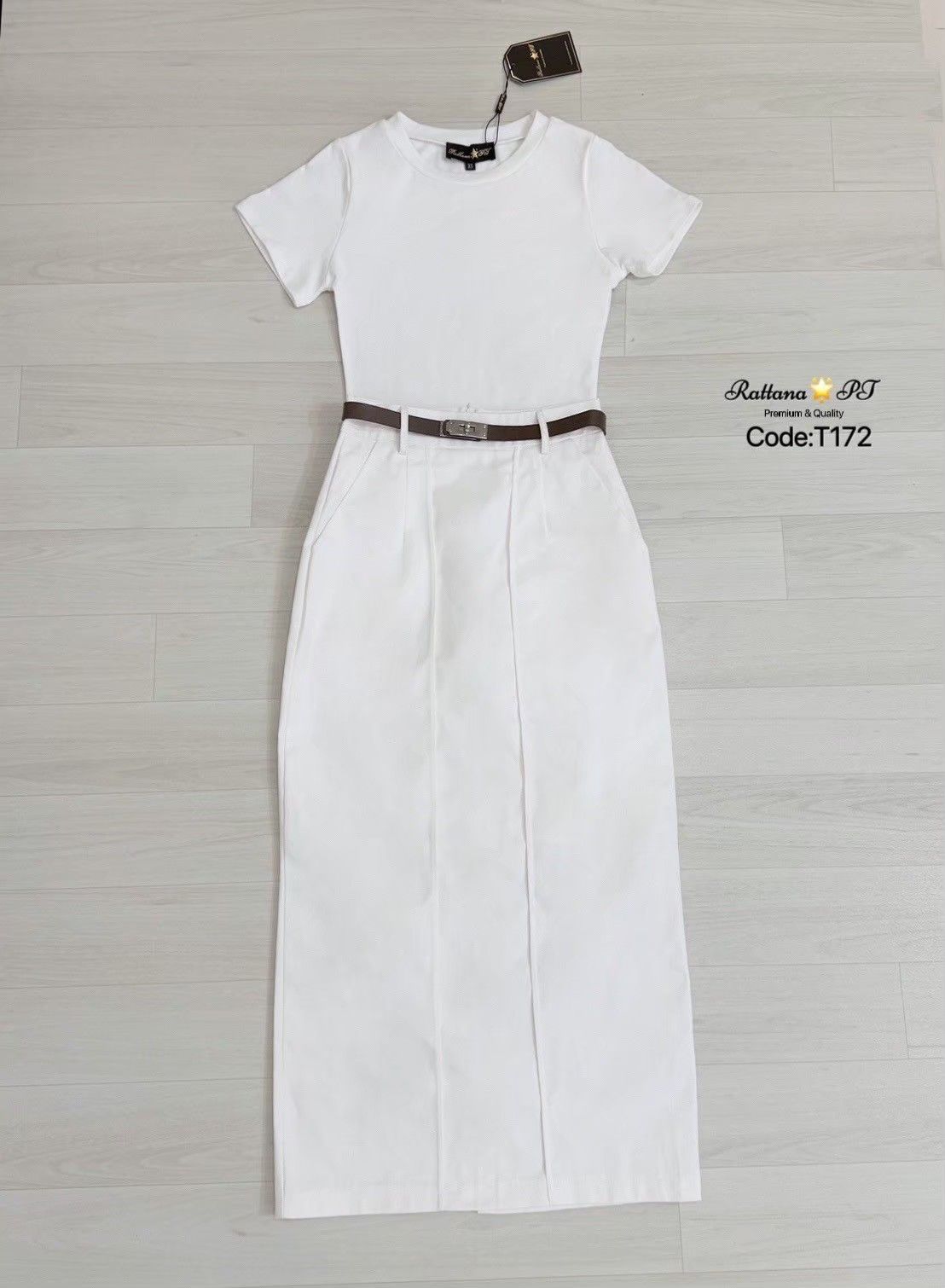 เซต3ชิ้นเสื้อ+กระโปรง +เข็มขัด เรียบหรูดูแพงสวยมาก เสื้อผ้ายืดได้ ใส่คู่กับกระโปรงเอวสูง ผ่าด้านหลัง มีซิบด้านหลัง เนื้อผ้าดีมีซับใน มีเข็มขัดใส่คู่คุ้มมากเซตนี้