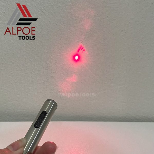 ไฟฉาย + เลเซอร์แสงสีแดง ขนาดเล็ก ถ่านนาฬิกา