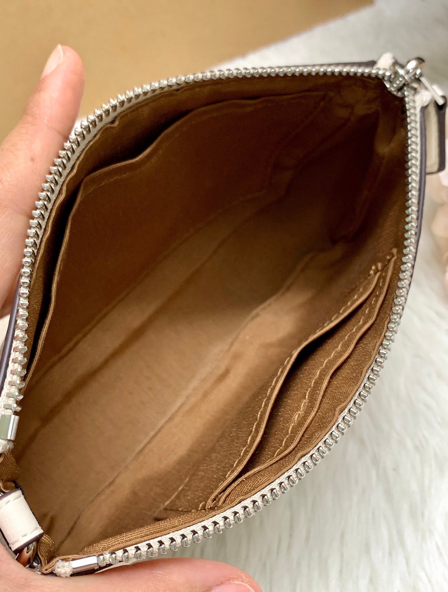 กระเป๋าสะพายไฮโซน่ารักลายคริสมาตร์ แบรนด์เนมโค้ชสีขาวลายC COACH NOLITA HANDBAG