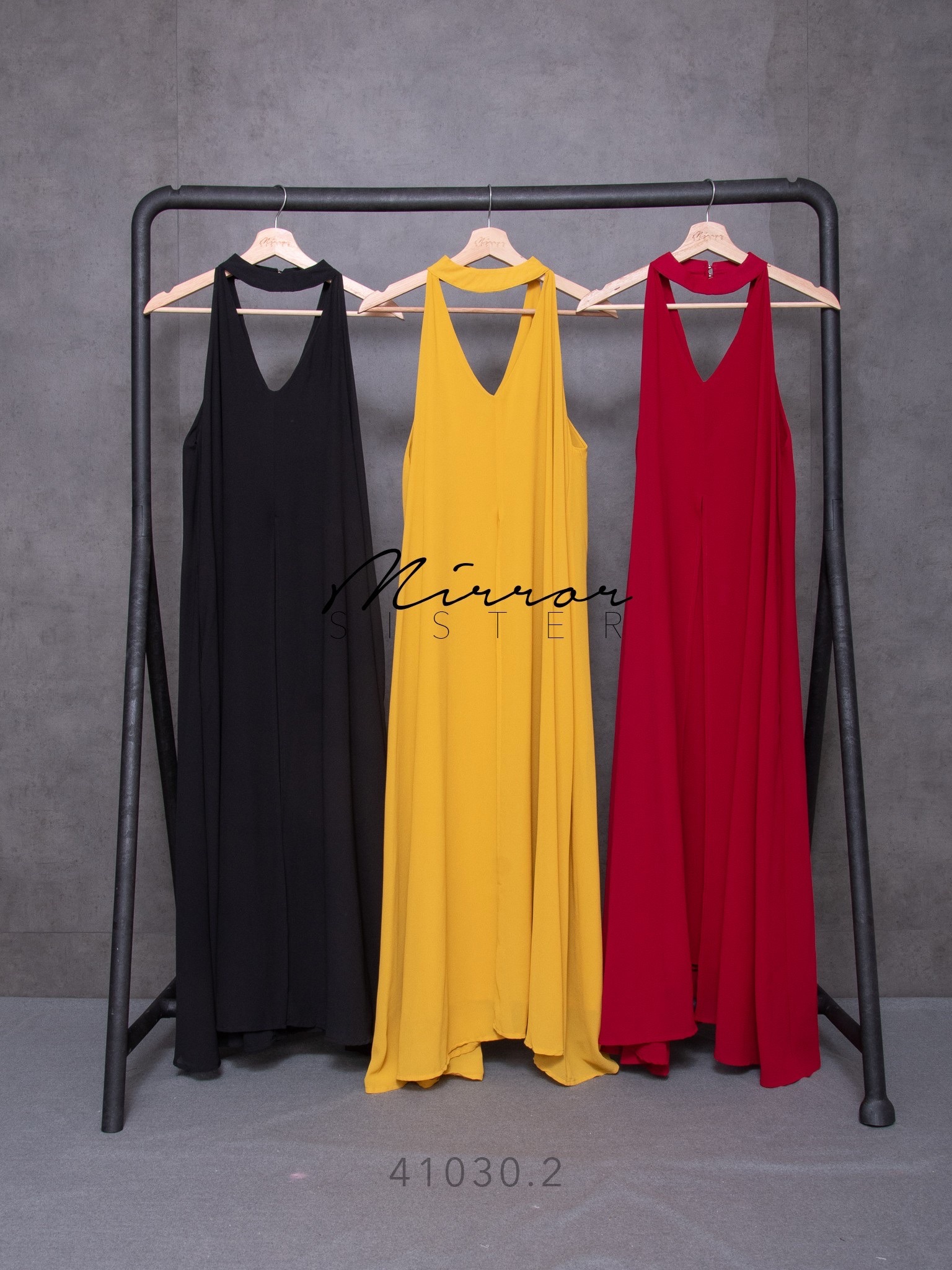MiRRoRSiSTER's SHELoVEs DReSS•• เดรสแขนกุดคอ3เหลี่ยม แพทเทรินทรงบานเก๋มาก ดีไซน์เรียบง่ายแต่ใครใส่ก็เก๋ชิค ใช้ผ้าเยอะมาก ใช้ผ้าซ้อนกัน2ชั้น ด้านหน้าผ่าแหวกพริ้วววววสะบัด