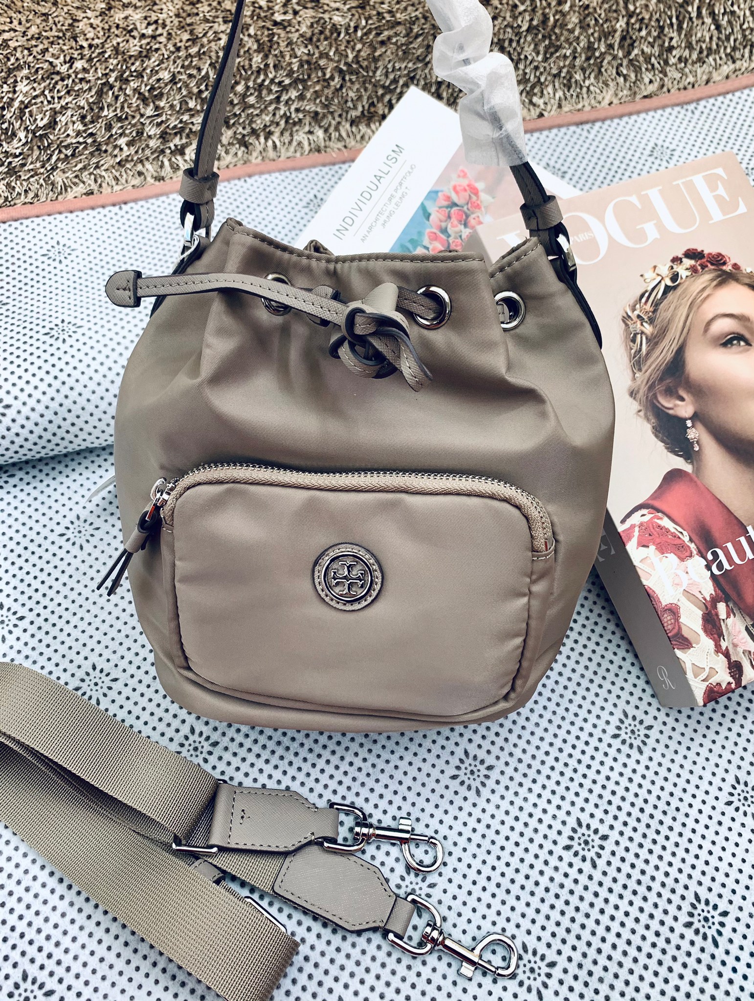 กระเป๋าสะพายไฮโซแบรนด์เนมทอรี่เบิร์ชทรงบัคเก็ตขนมจีบ TORY BURCH VIRGINA BUCKET BAG(134652)