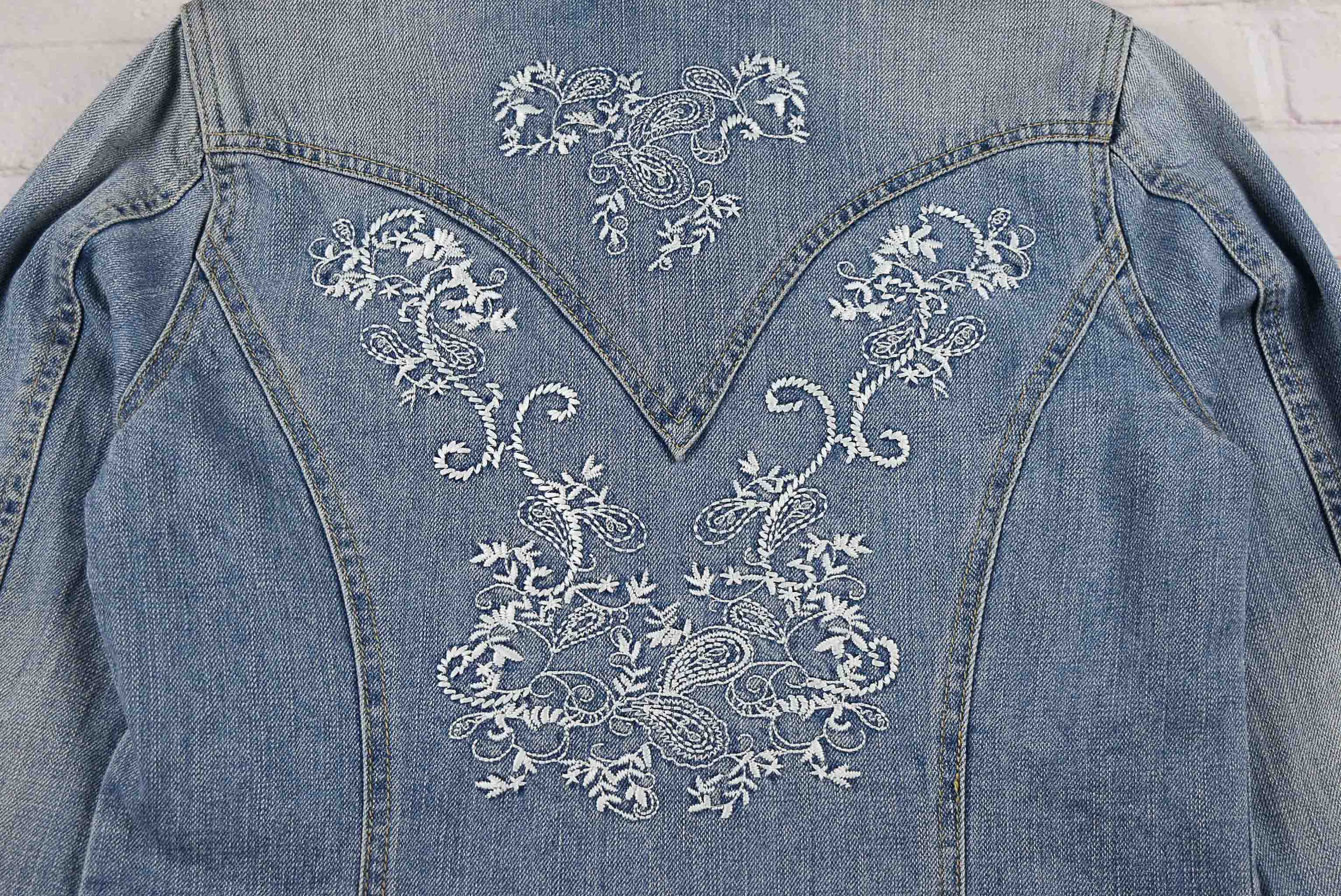 Coldwater Creek อกจริง 37 ไซส์ M เสื้อแจ็คเก็ตยีนส์ แขนยาว ผู้หญิง มีลายปักที่หน้าอกและด้านหลังสวยมาก เนื้อผ้านุ่มใส่สบาย