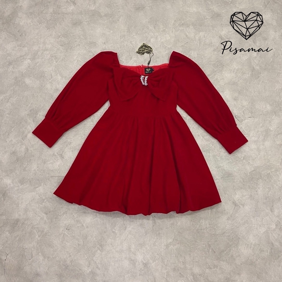 เดรสแขนยาวสม็อคตัวสั้นผ้ากัมมะหยี่ แต่งโบว์เพชรอกใส่สวย น่ารักมากกกกกกก ดีเท็ลรุ่นนี้ใส่สวย น่ารักมากๆค่าสาวๆ ห้ามพลาดเลยค่า