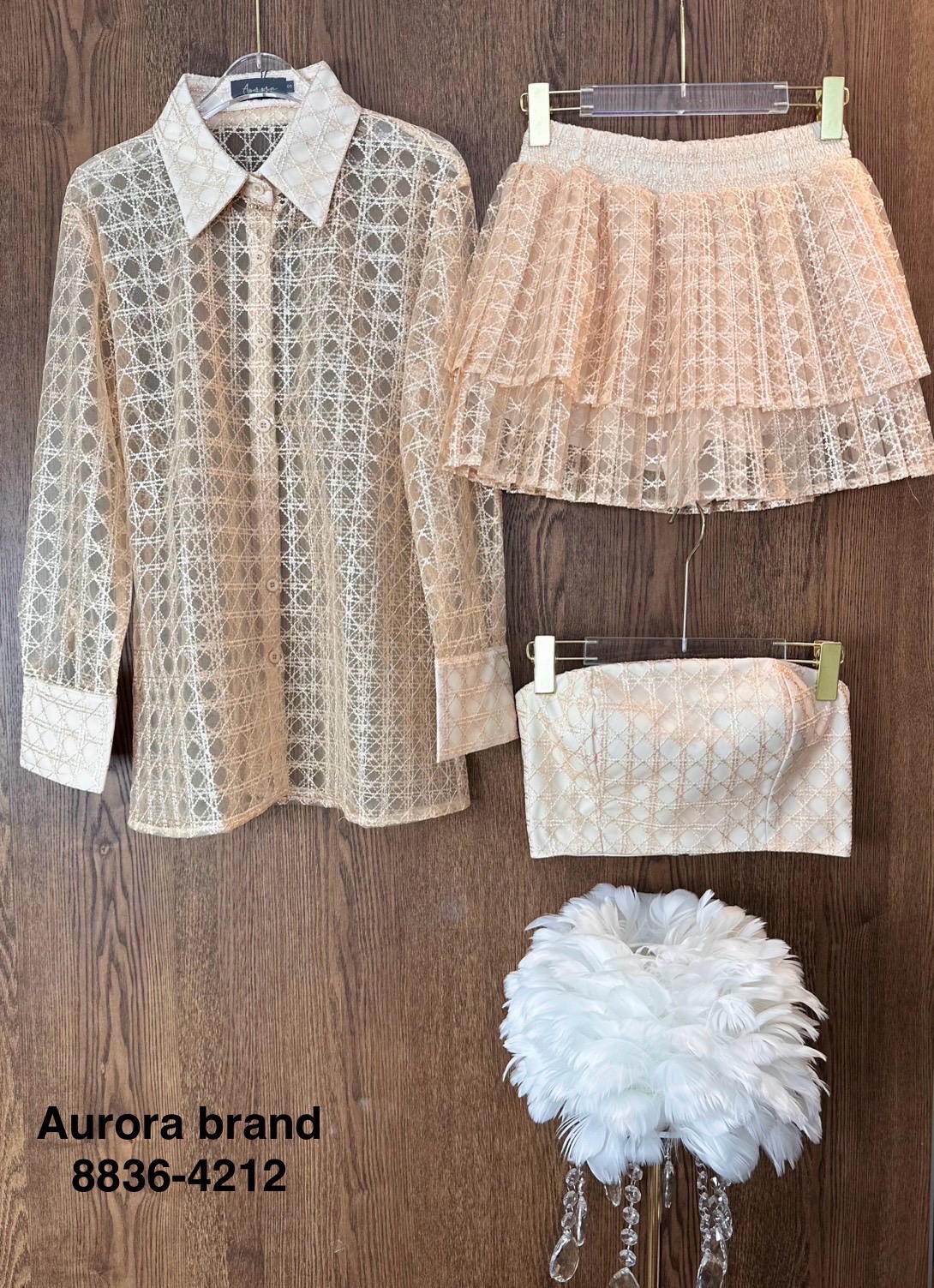 ชุดเซต3ชิ้น คุ้มมาก!! เนื้อผ้าสวยหรู ปักลายโทนสีสวย เสื้อเกาะอก มีฟองน้ำจัดให้ทรงสวย มีกันลื่นรอบ.อก ซับใน